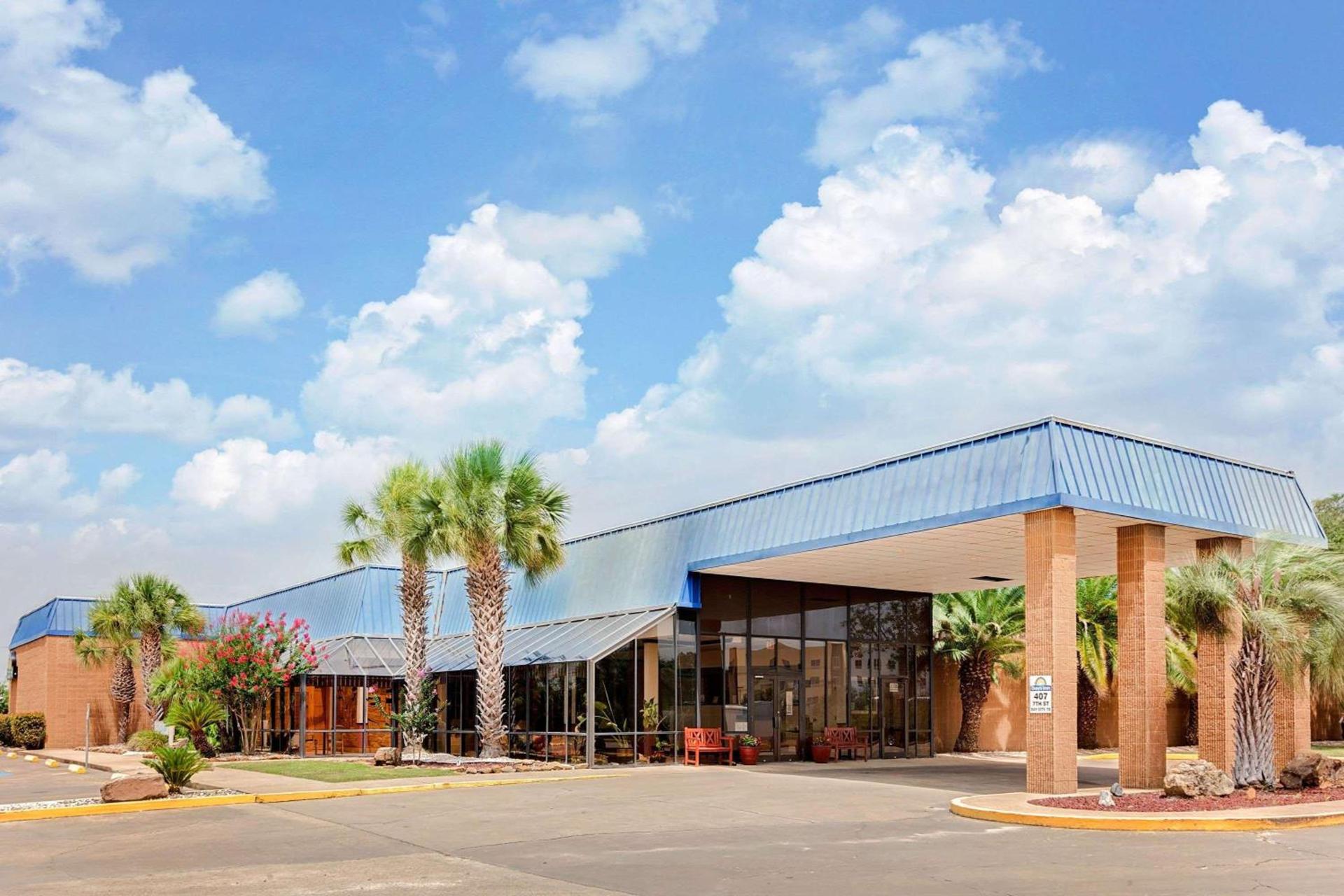 Days Inn by Wyndham Bay City — hotel in Bay City