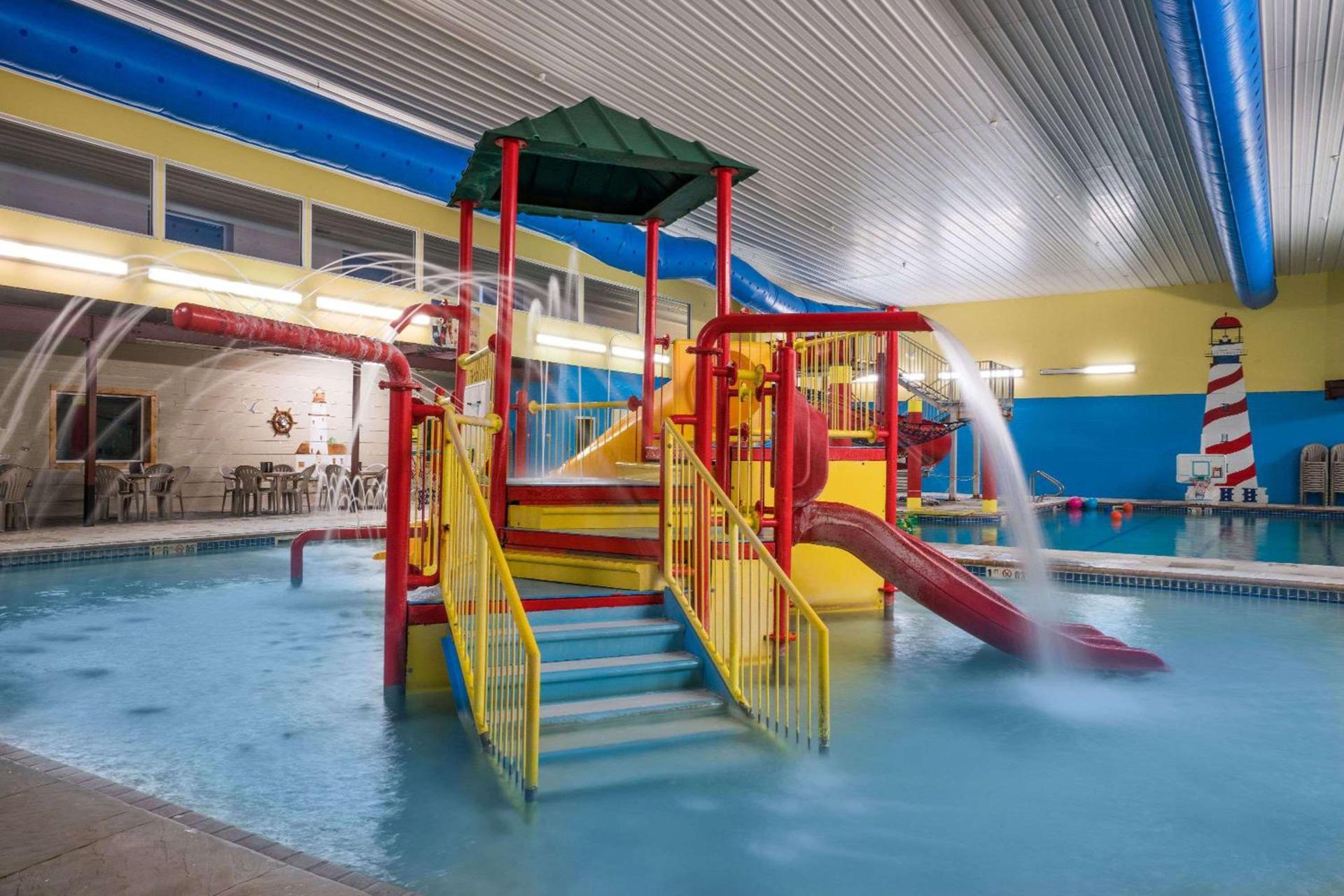 Days Inn by Wyndham Fargo Casselton Waterpark photo 3