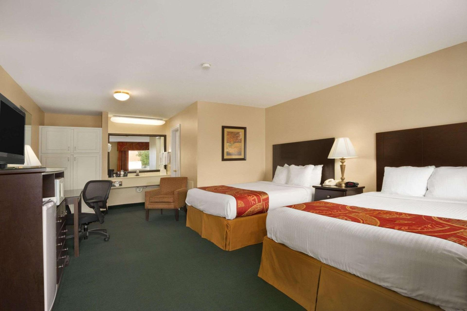 Days Inn by Wyndham Alexander City photo 4