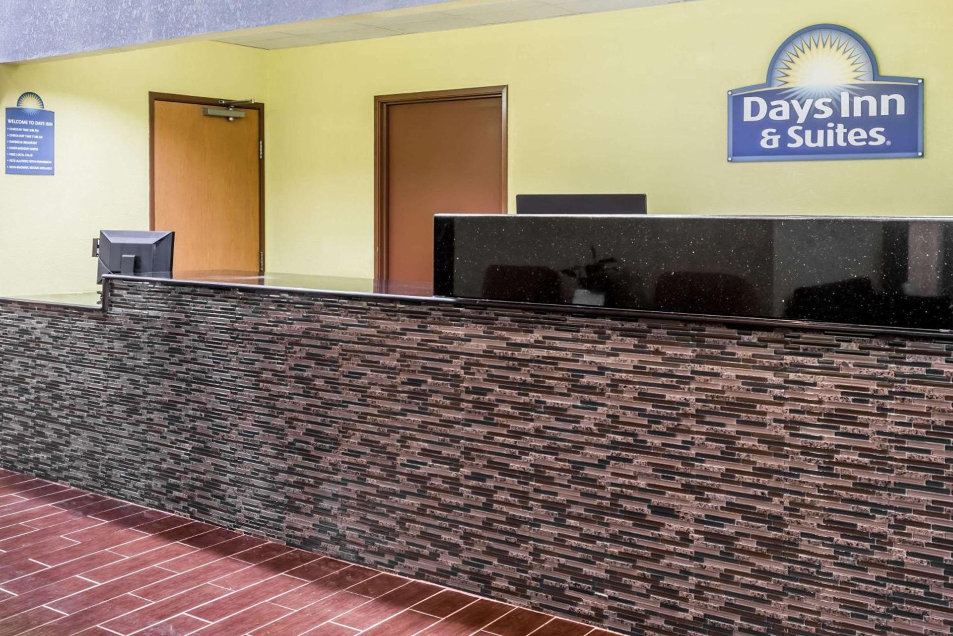 Days Inn & Suites by Wyndham Casey photo 3