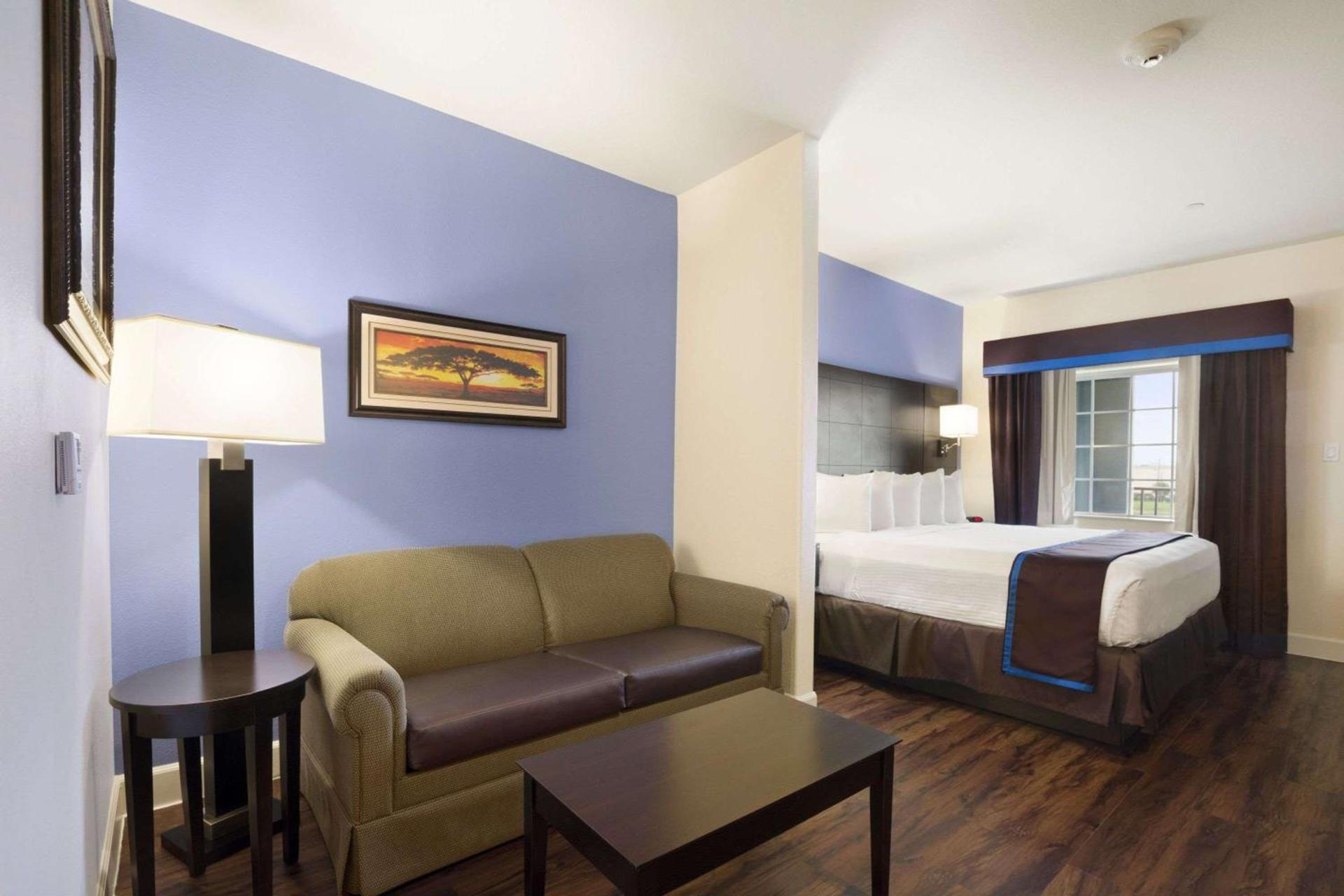 Days Inn & Suites by Wyndham Galveston West/Seawall photo 7