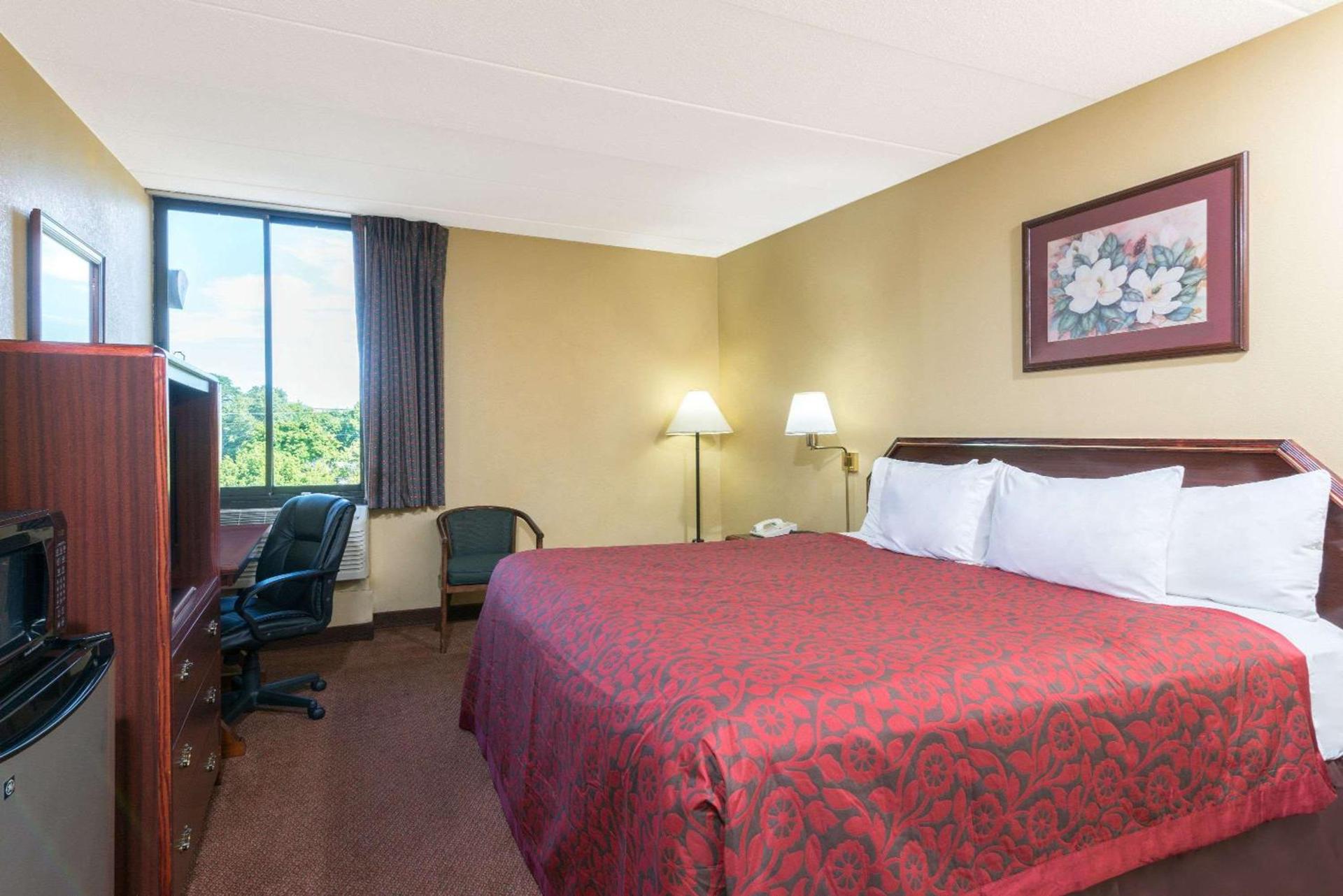 Days Inn by Wyndham Hagerstown I-70 photo 10