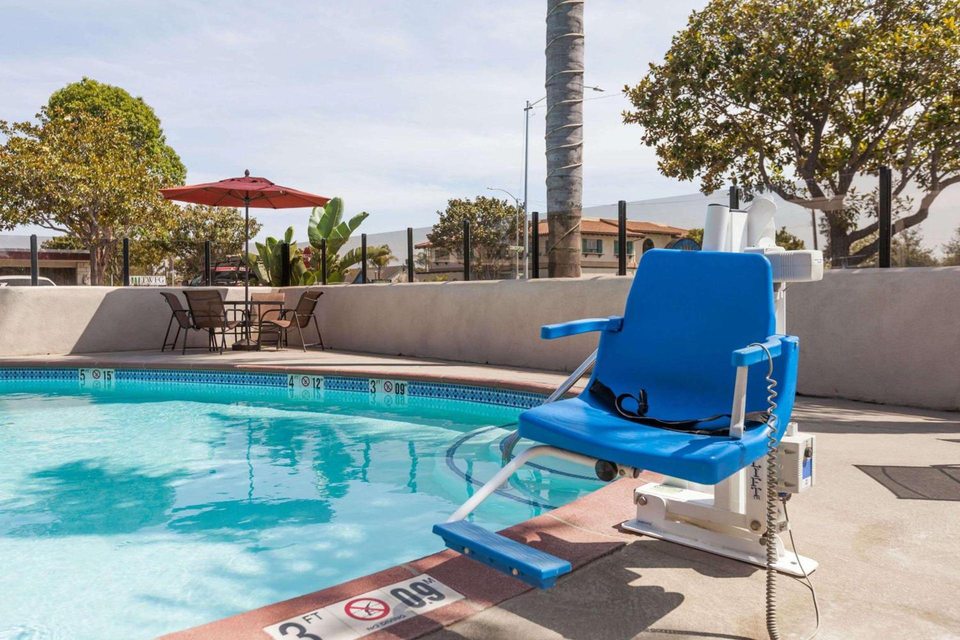 Days Inn by Wyndham Santa Maria photo 2