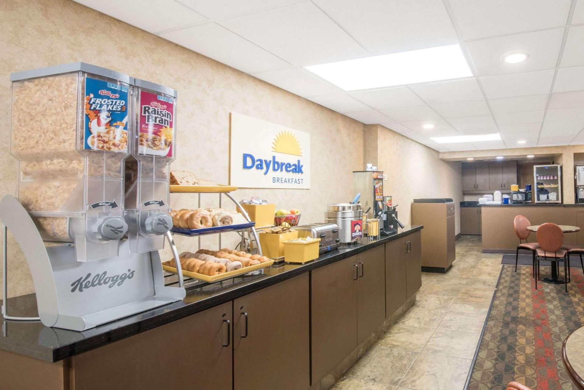 Days Inn by Wyndham Duluth Lakewalk photo 34