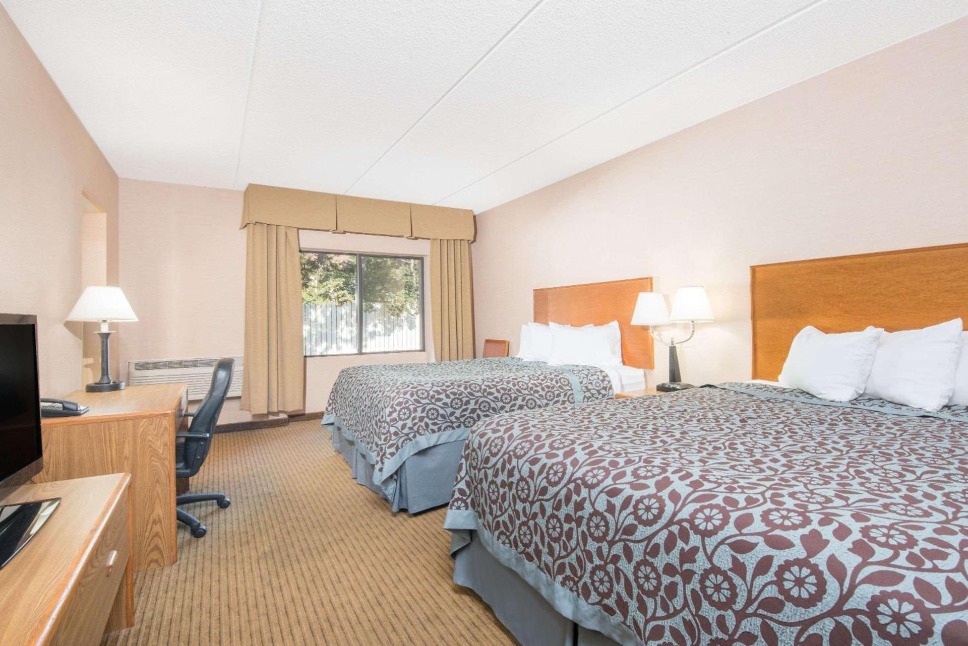 Days Inn by Wyndham Duluth Lakewalk photo 39