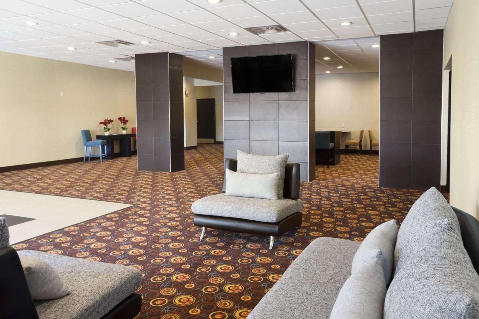 Days Inn by Wyndham Henryetta photo 4