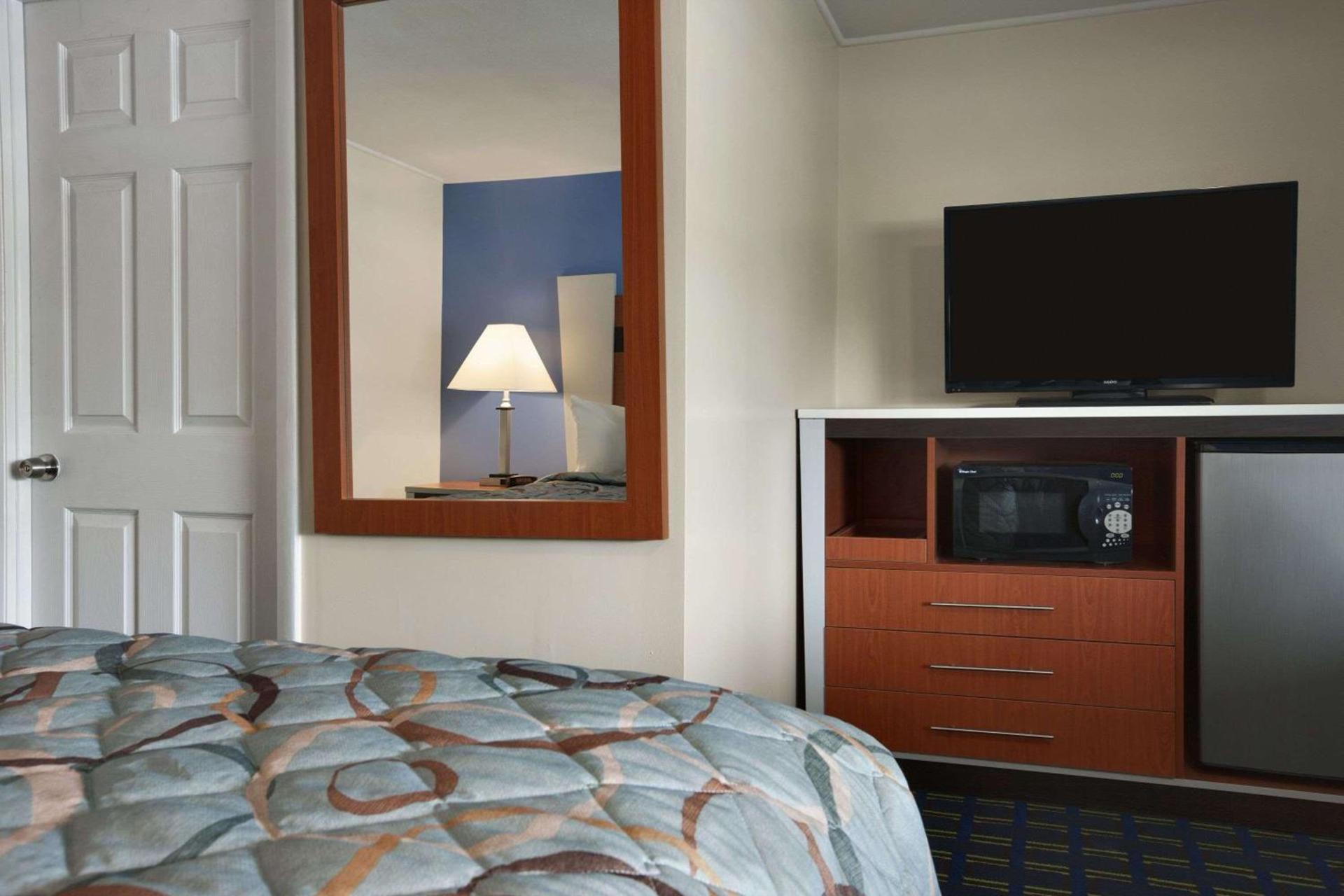 Days Inn by Wyndham - Cape Cod photo 13