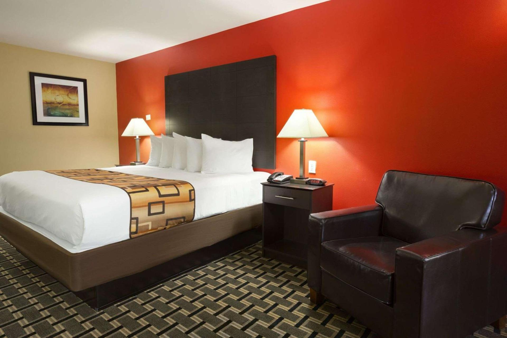 Days Inn by Wyndham Henryetta photo 9
