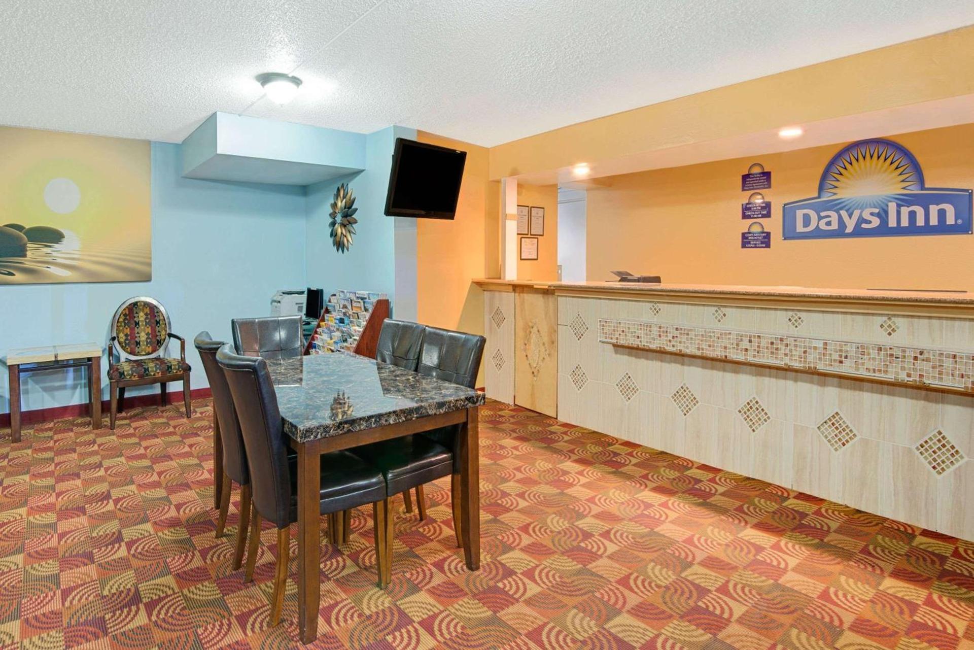 Days Inn by Wyndham Independence photo 2
