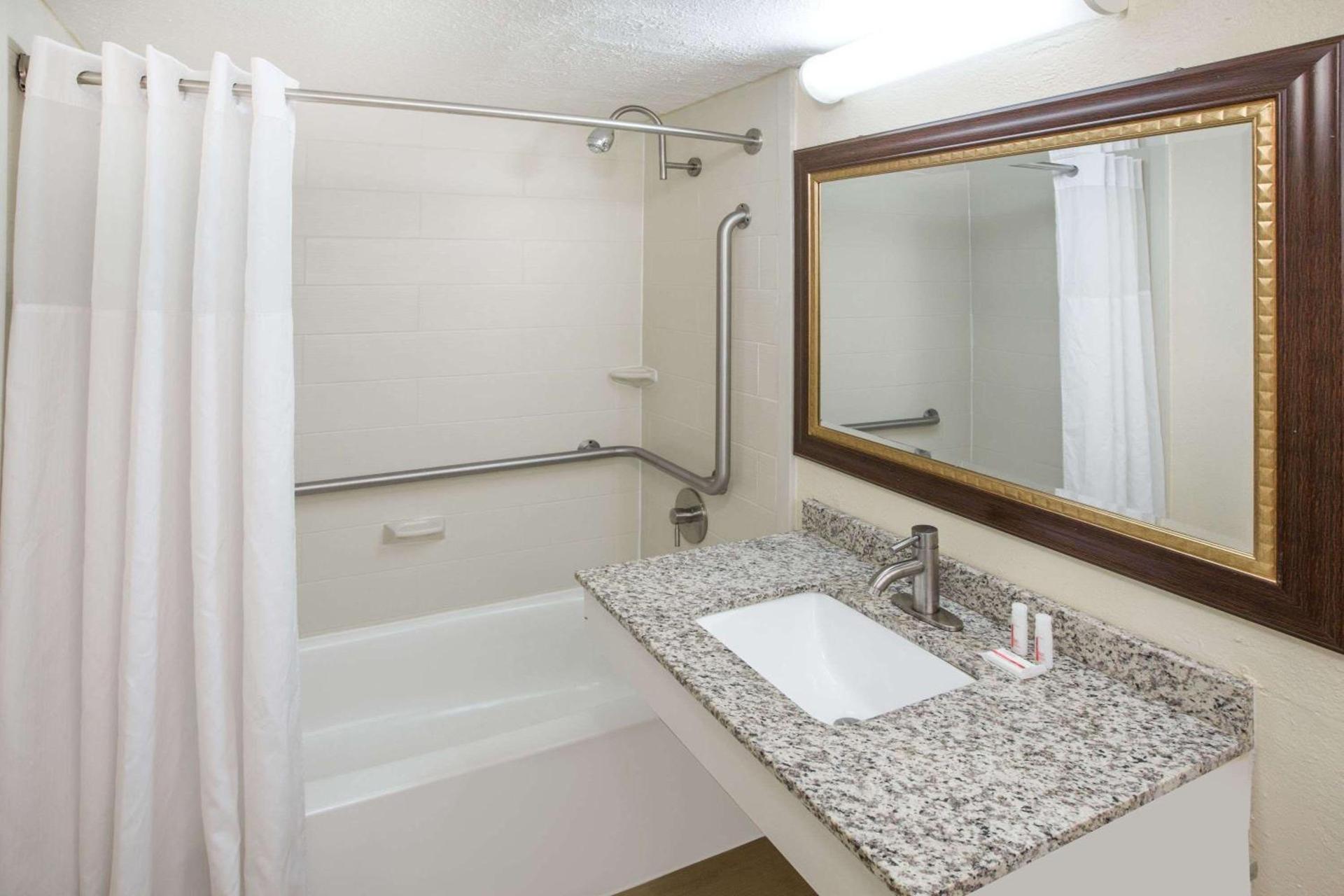 Days Inn by Wyndham Little Rock/Medical Center photo 8