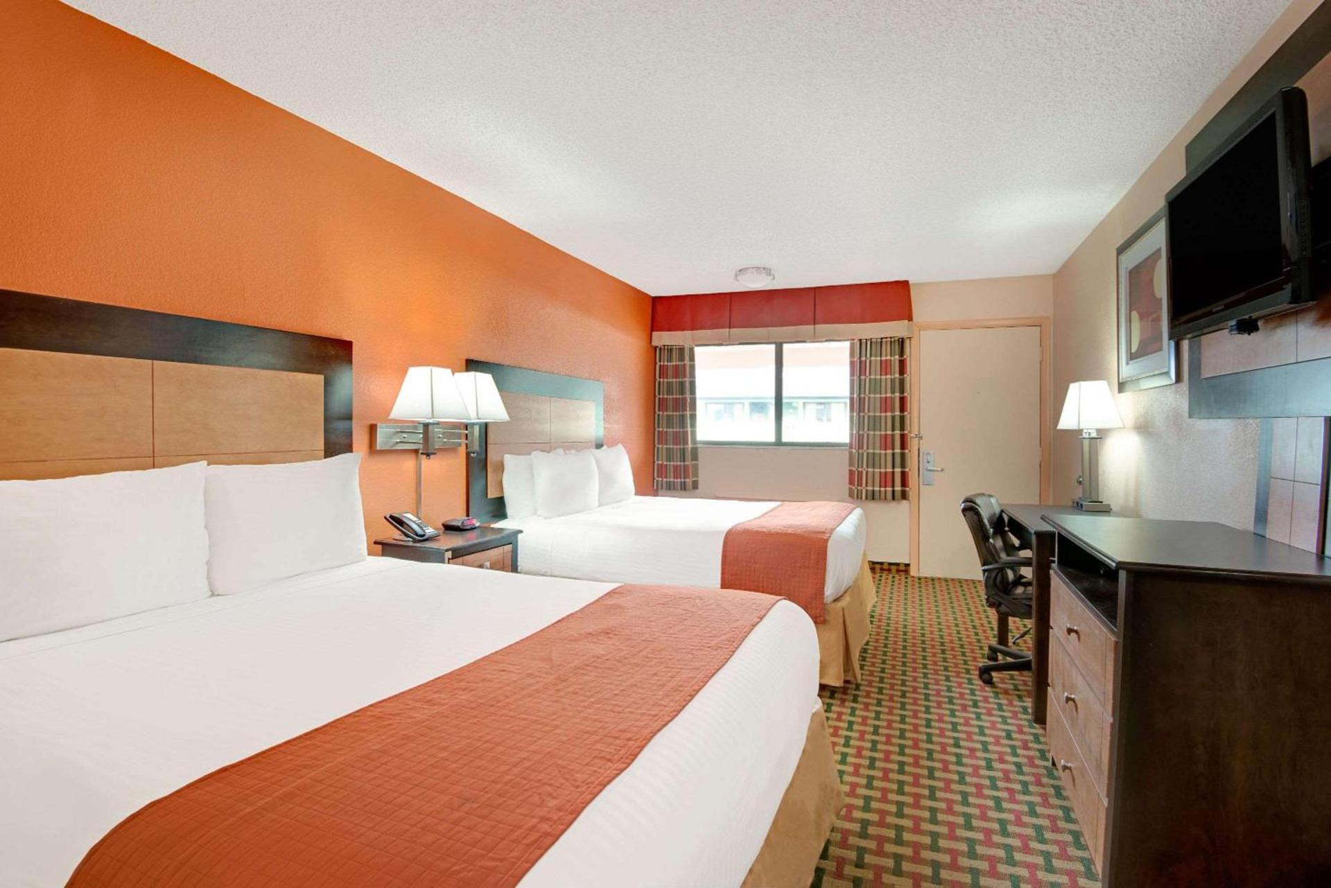 Days Inn by Wyndham Independence photo 6