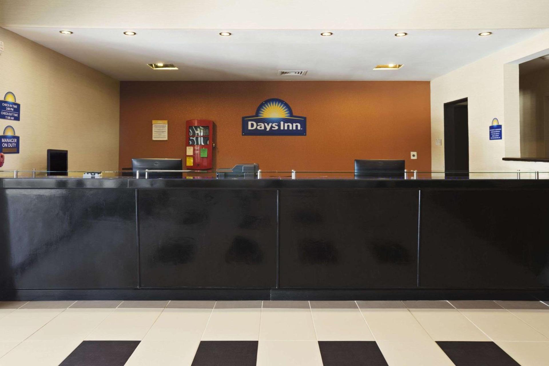 Days Inn by Wyndham Henryetta photo 3