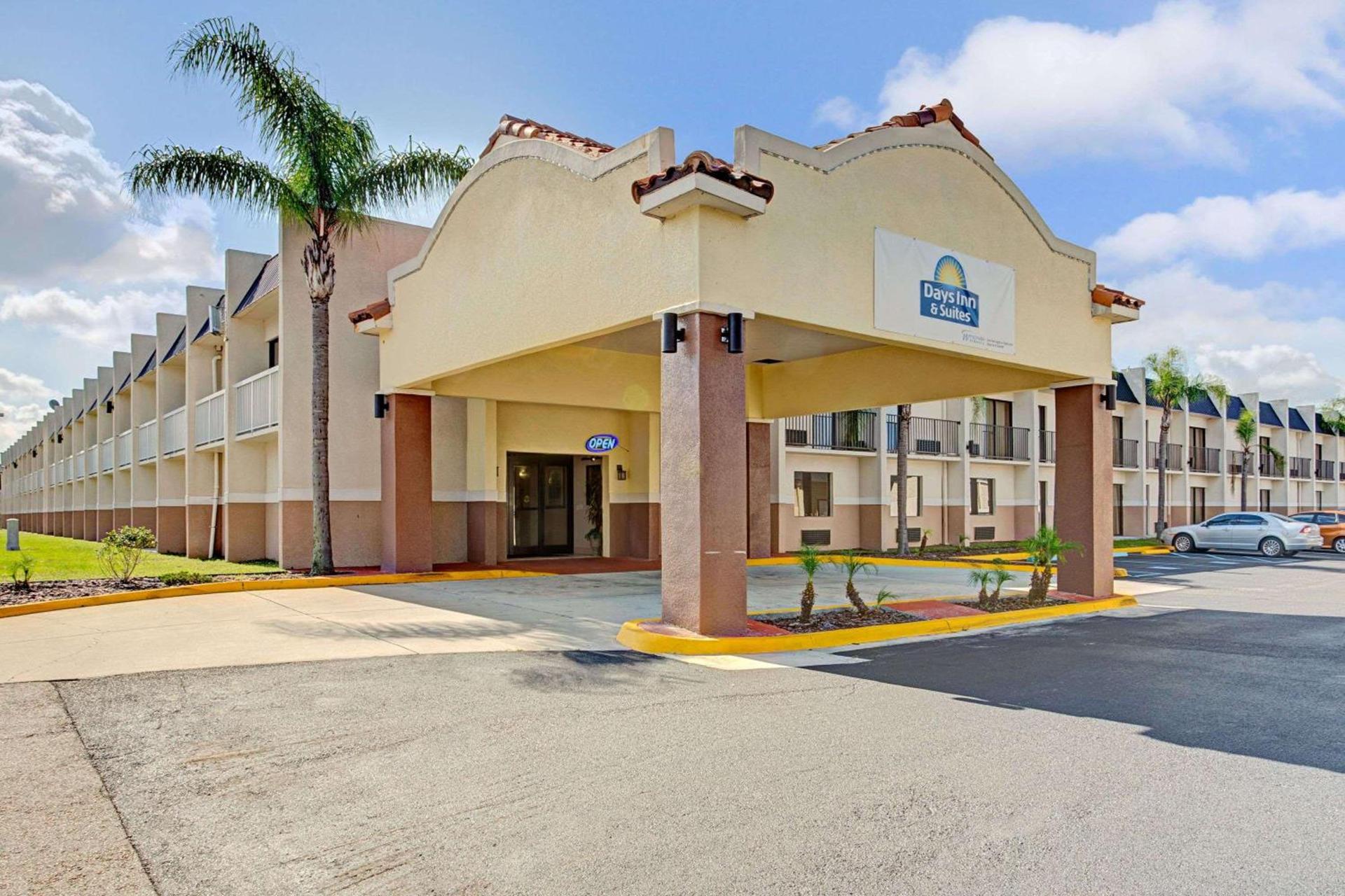 Days Inn & Suites by Wyndham Tampa Fairground-Casino-Ybor photo 13