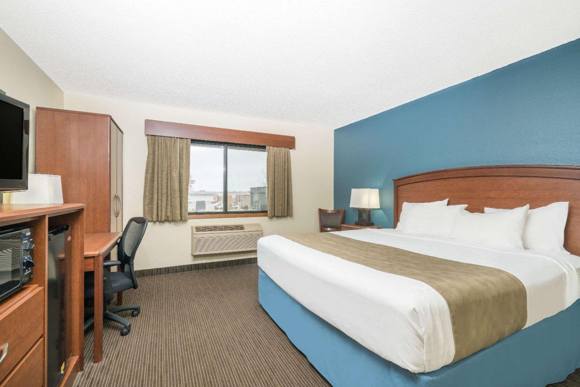 Days Inn & Suites by Wyndham Baxter Brainerd Area photo 10