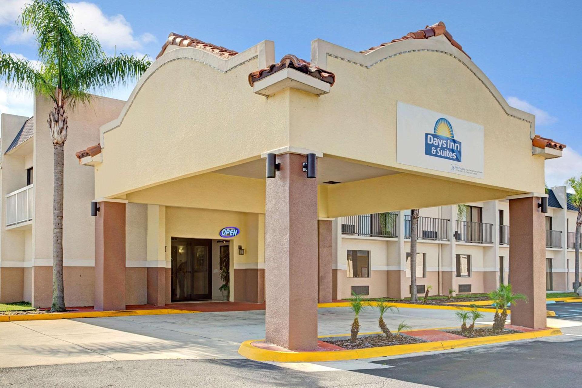 Days Inn & Suites by Wyndham Tampa Fairground-Casino-Ybor photo 15