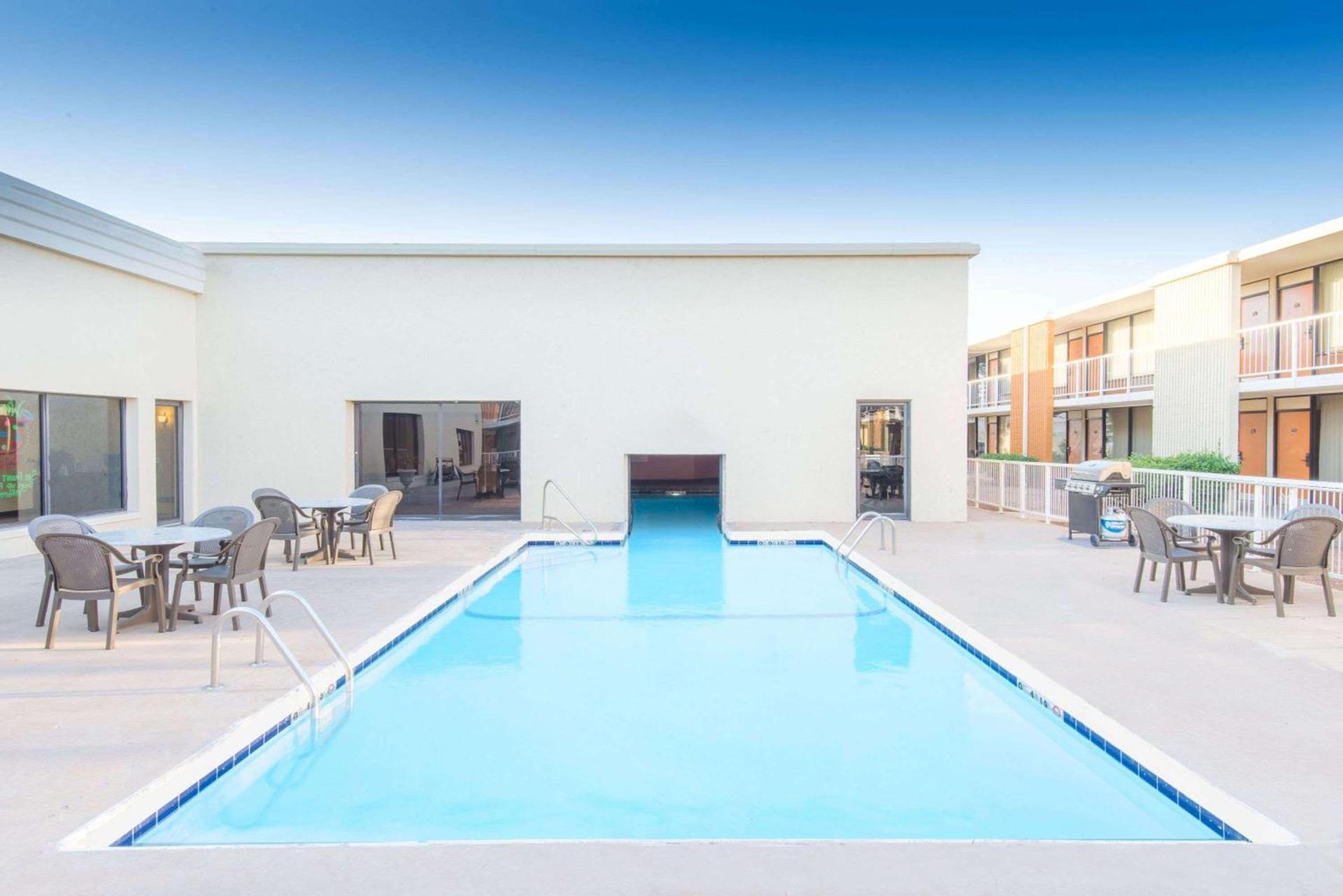 Days Inn by Wyndham Altus photo 9