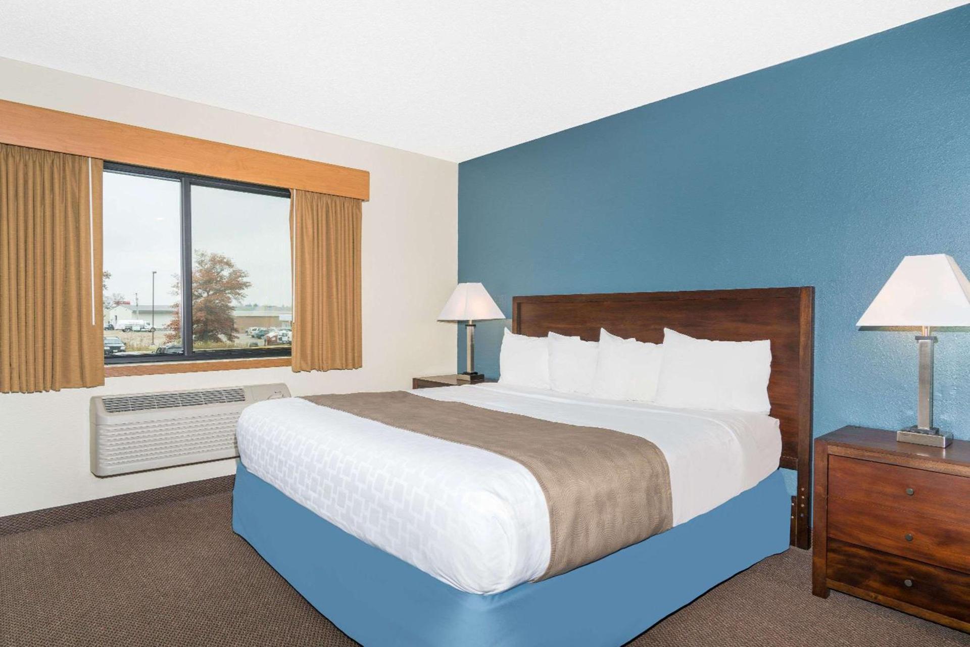 Days Inn & Suites by Wyndham Baxter Brainerd Area photo 12