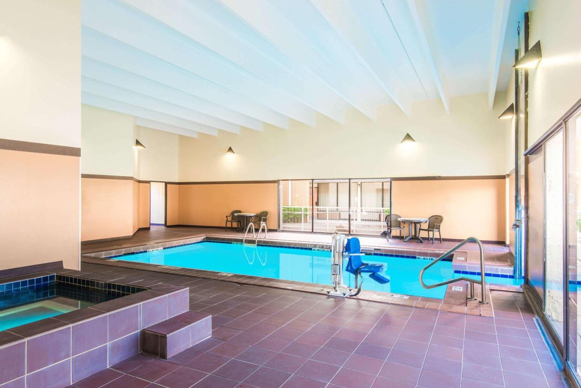 Days Inn by Wyndham Altus photo 8