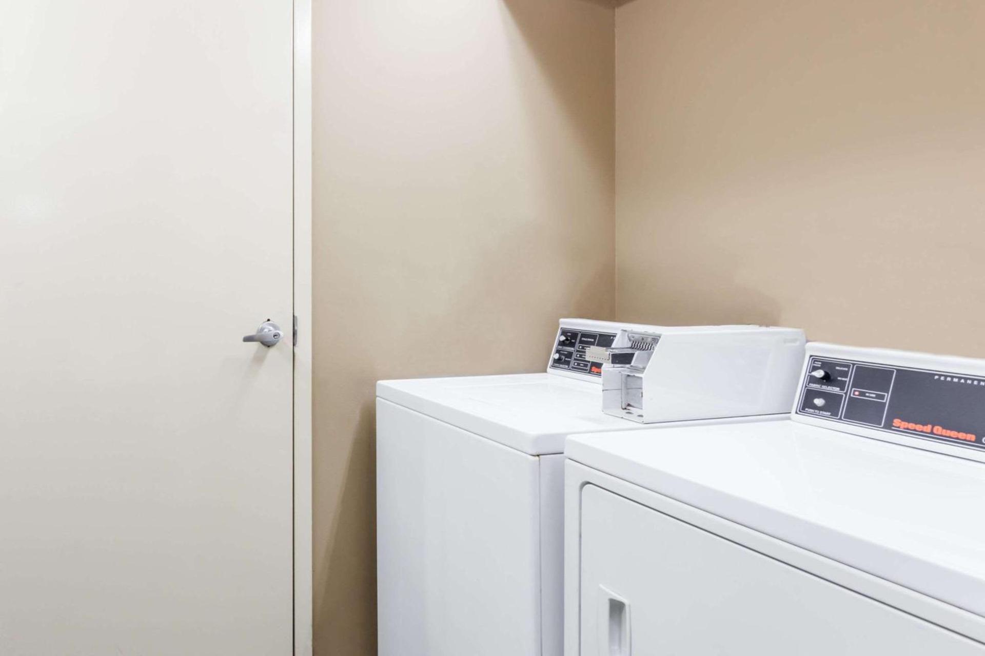 Days Inn by Wyndham Marianna photo 5