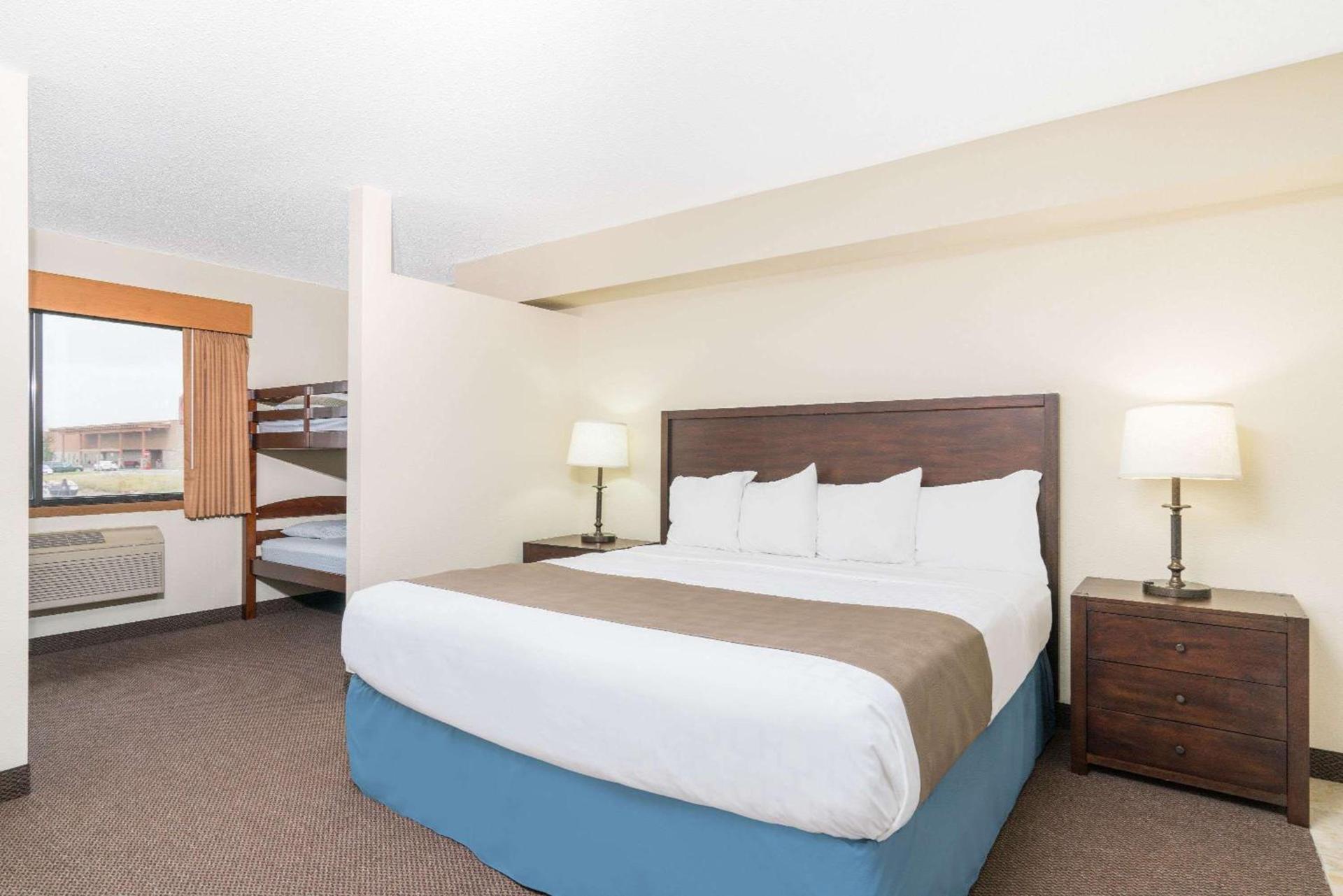 Days Inn & Suites by Wyndham Baxter Brainerd Area photo 11