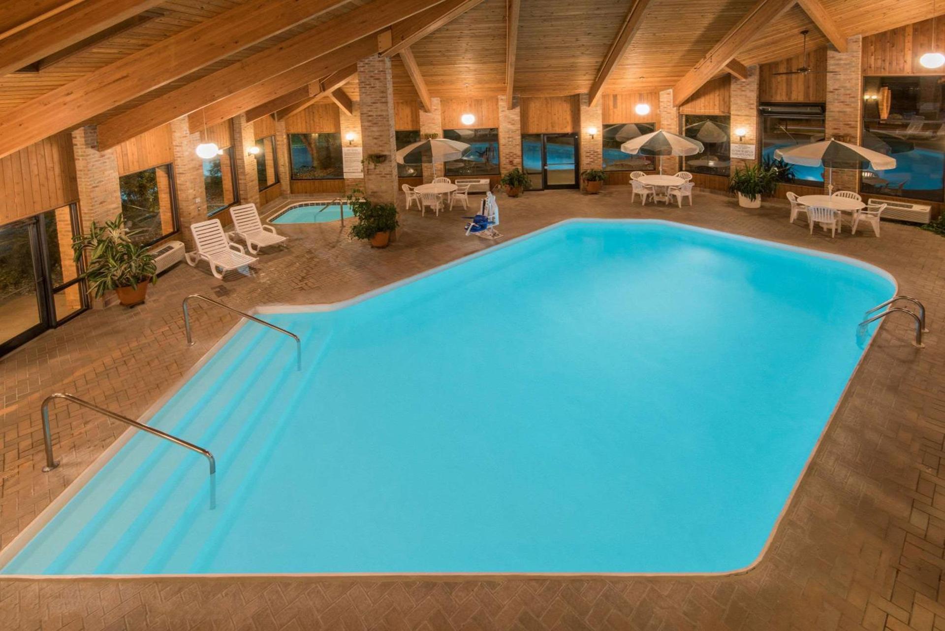 Days Inn by Wyndham Wooster photo 49