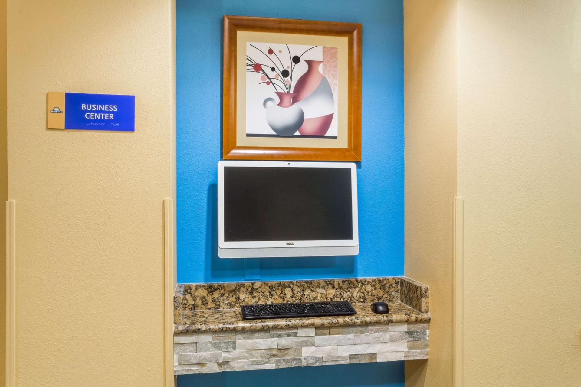 Days Inn by Wyndham Vernal photo 2