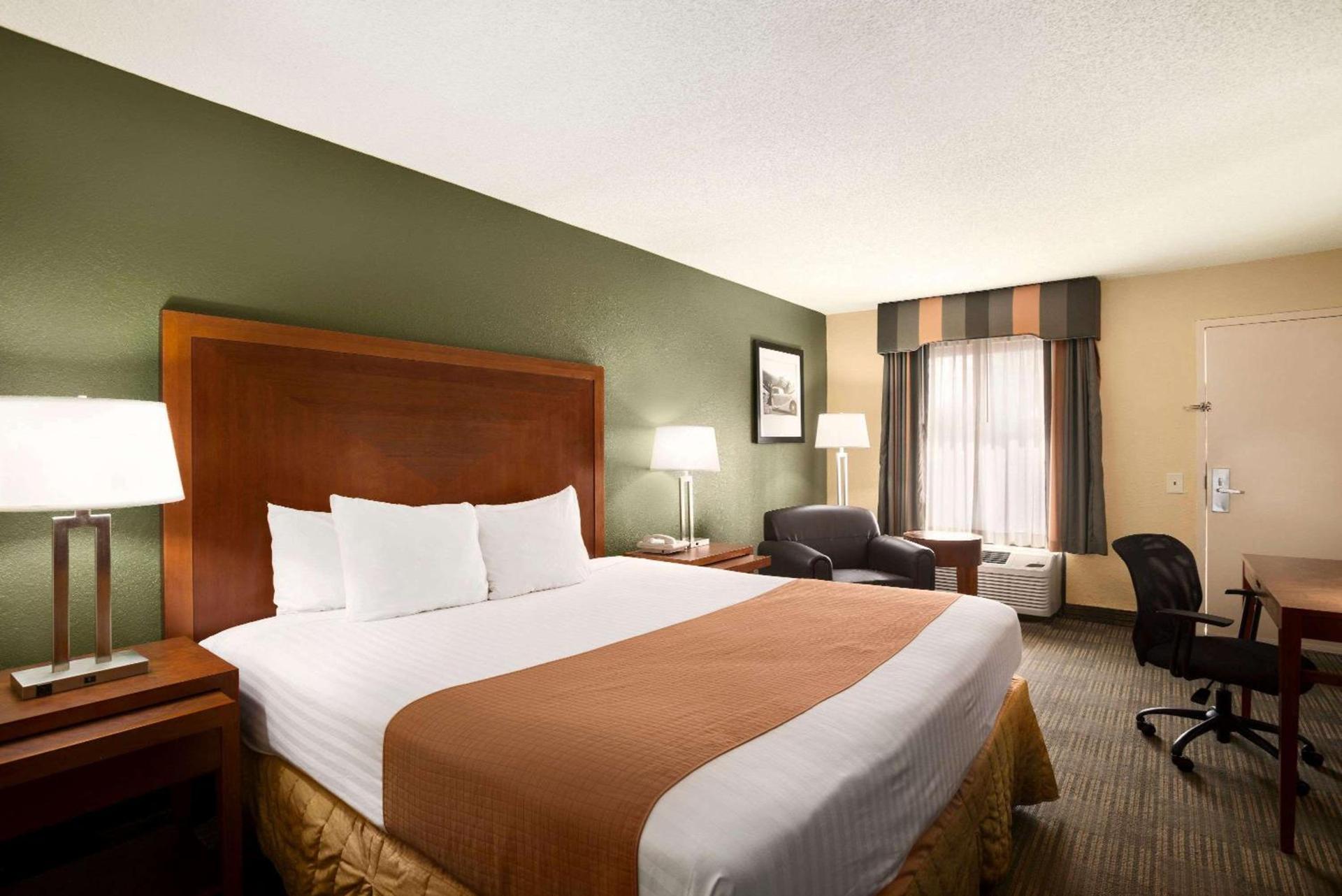 Days Inn by Wyndham Jacksonville Airport photo 11