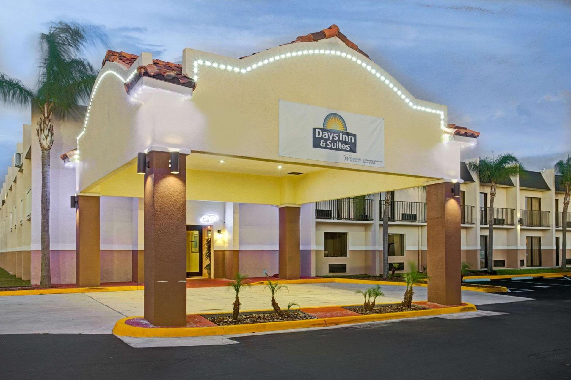 Days Inn & Suites by Wyndham Tampa Fairground-Casino-Ybor photo 1