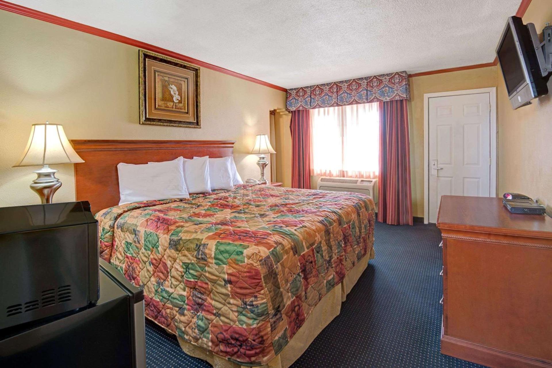 Days Inn by Wyndham Albuquerque Downtown photo 10