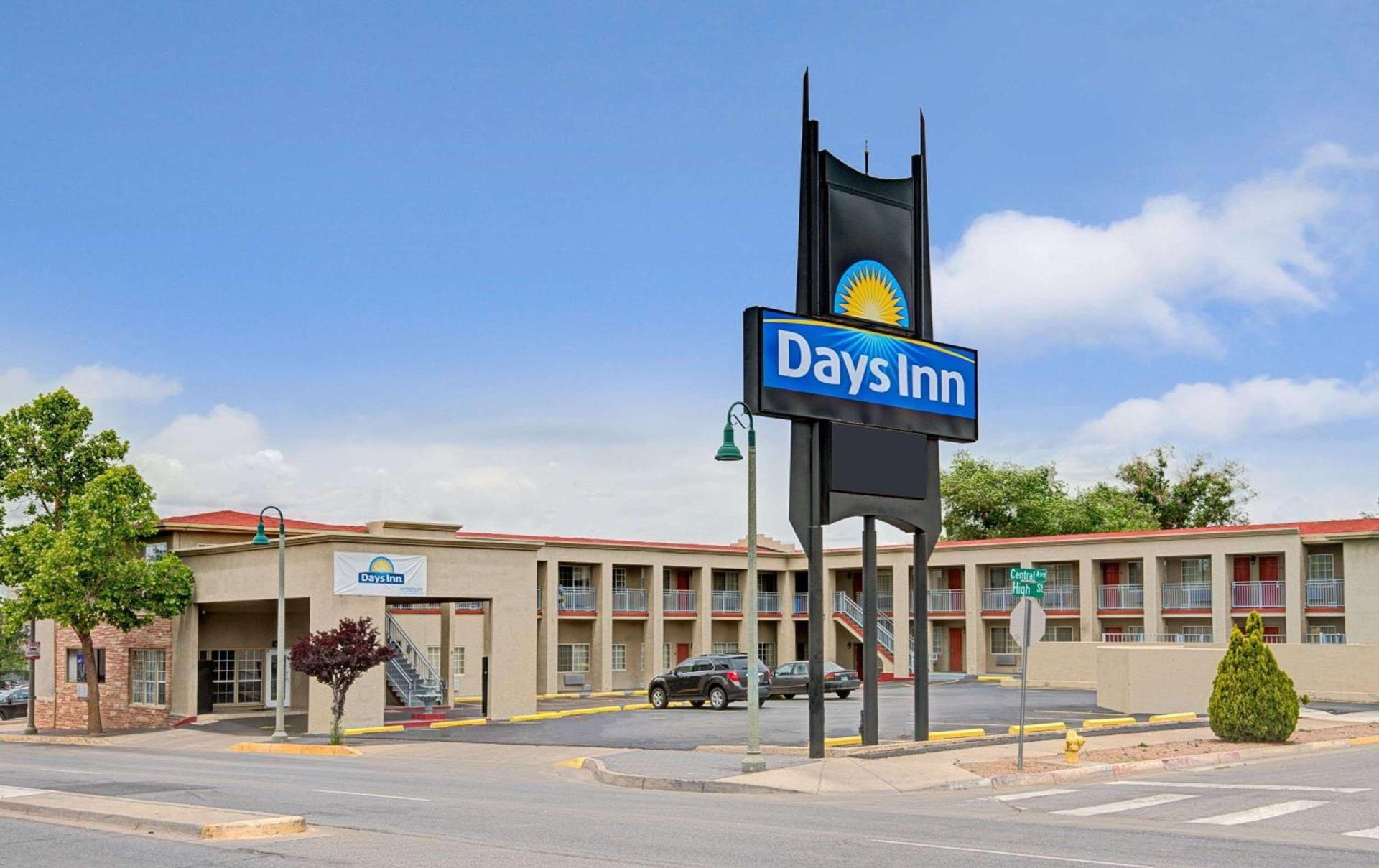 Days Inn by Wyndham Albuquerque Downtown photo 2