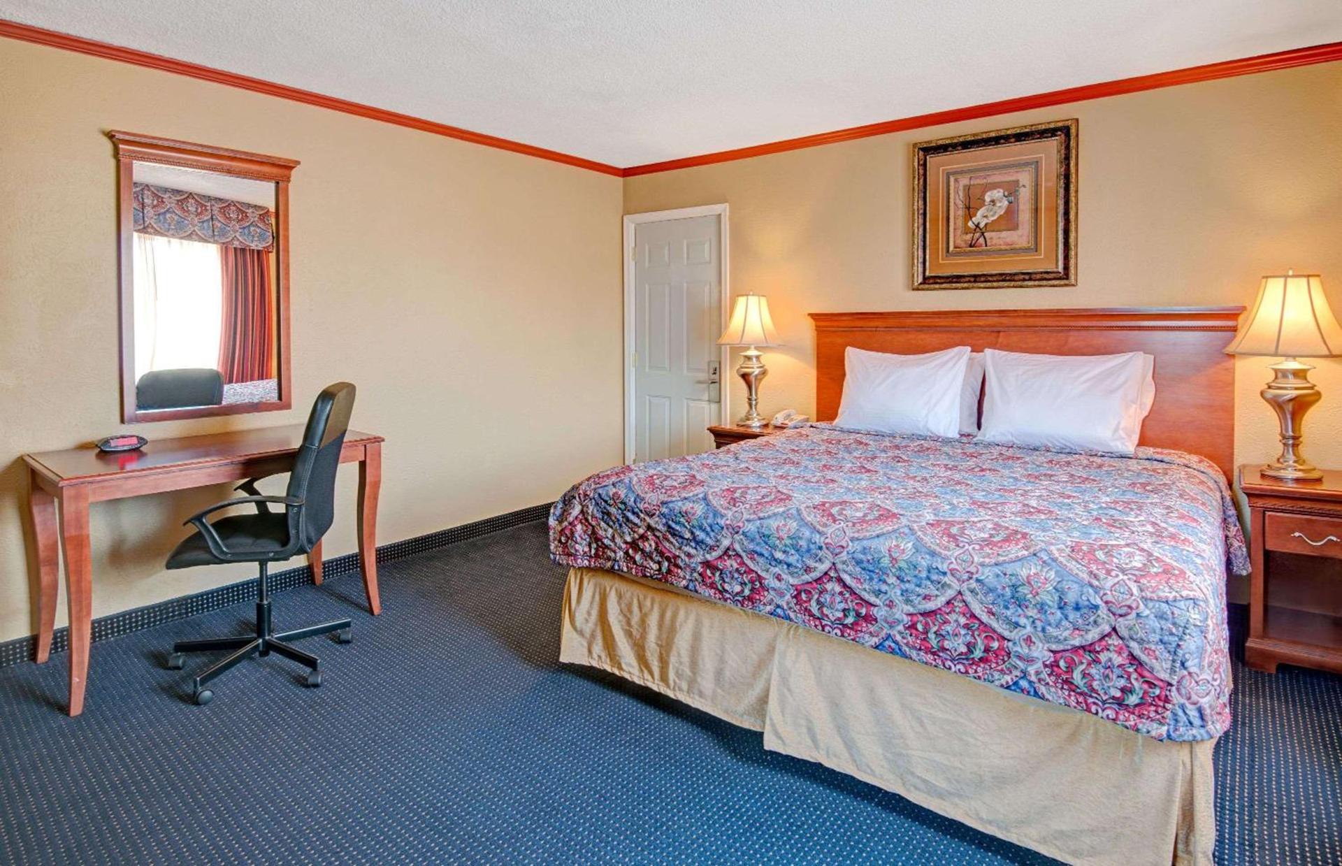 Days Inn by Wyndham Albuquerque Downtown photo 4