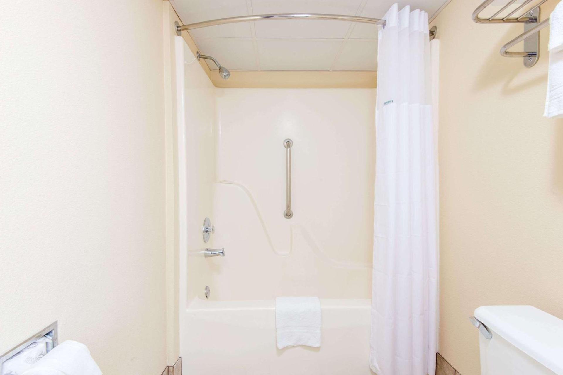 Days Inn by Wyndham Altus photo 13