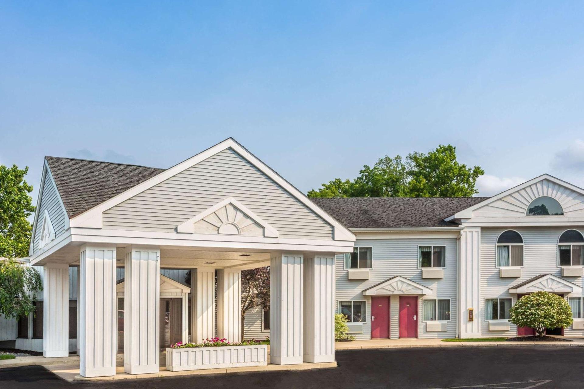 Studio 6 Suites - Tiffin, OH photo 2