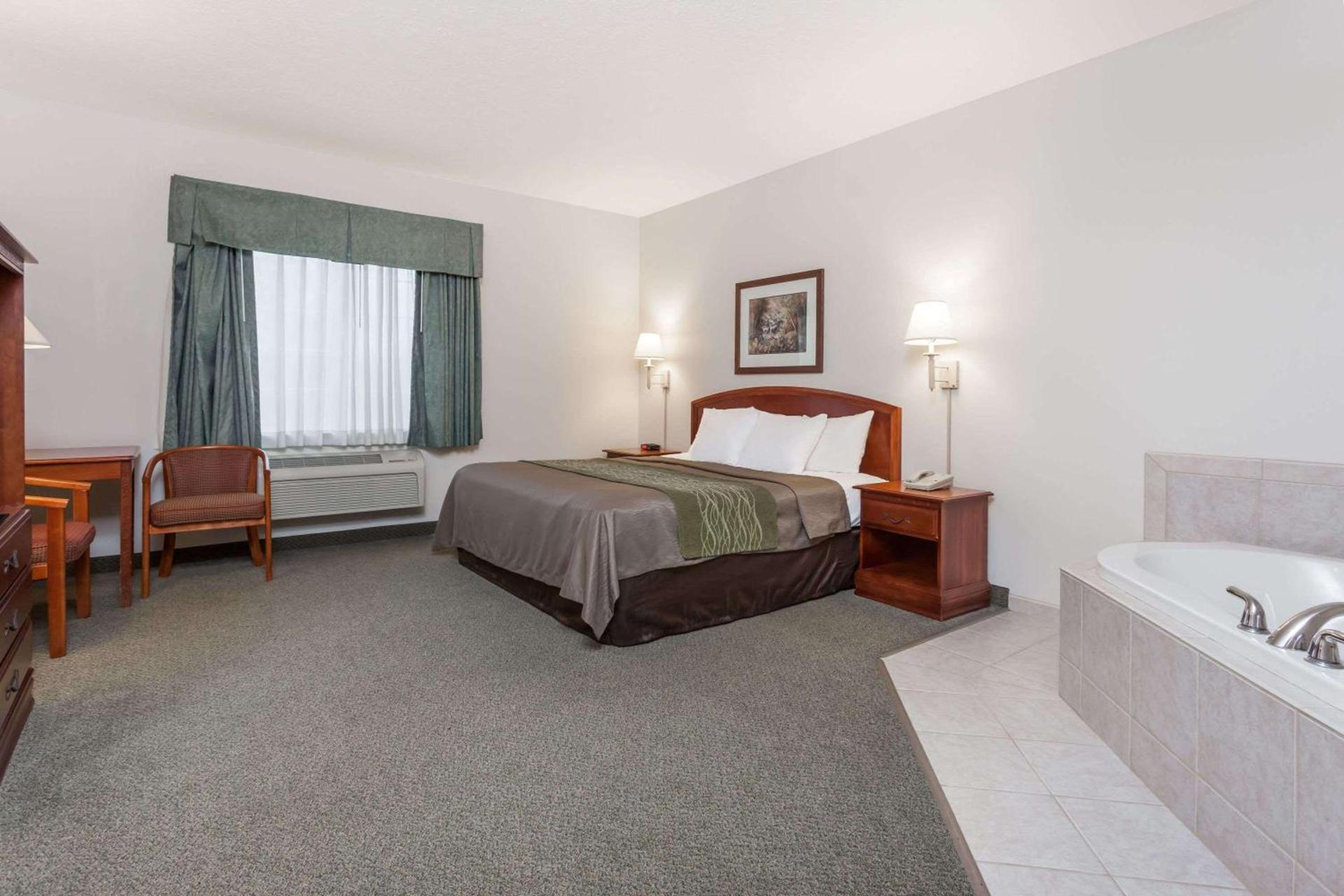 Days Inn by Wyndham Pentwater photo 12