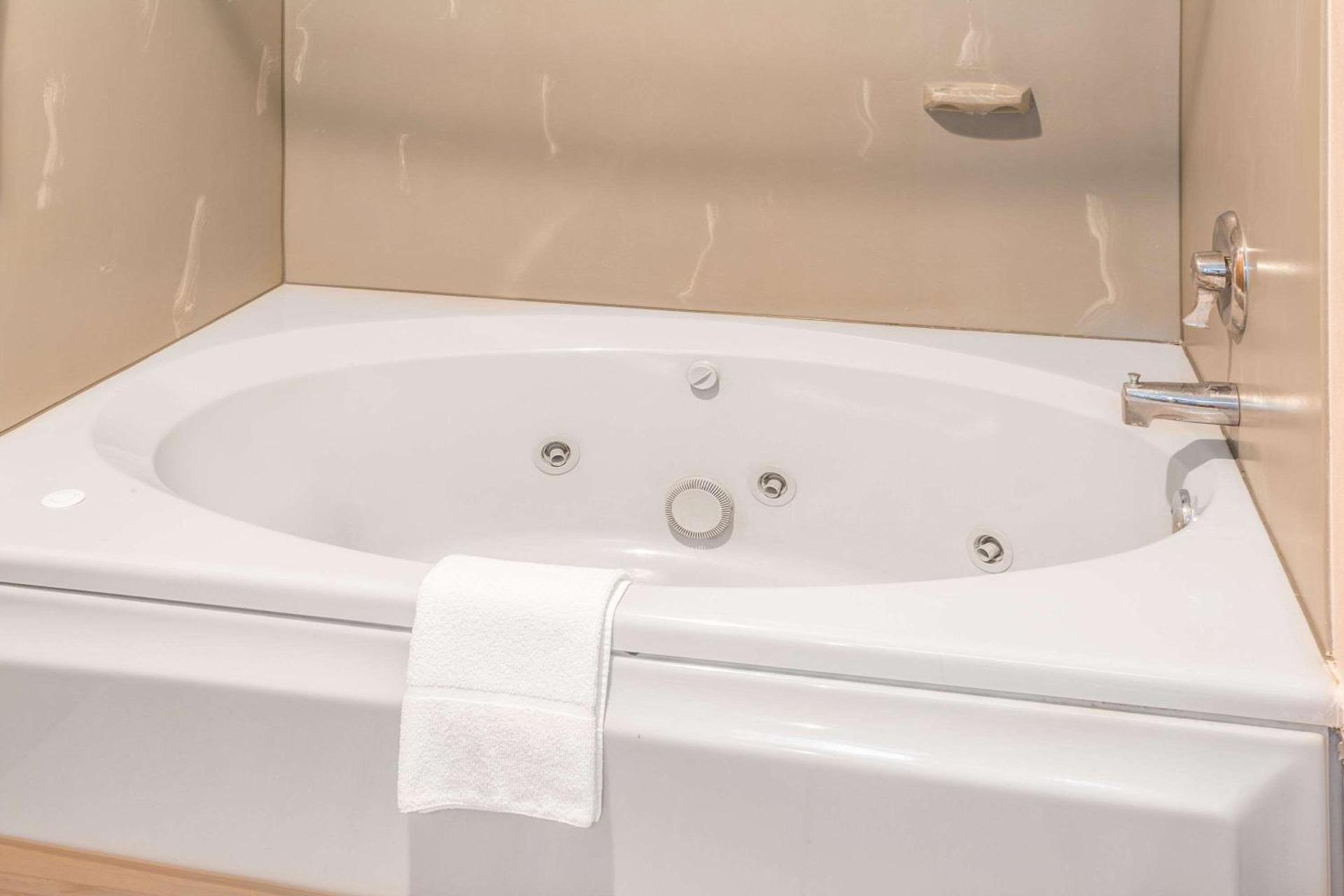 Studio 6 Suites - Tiffin, OH photo 8