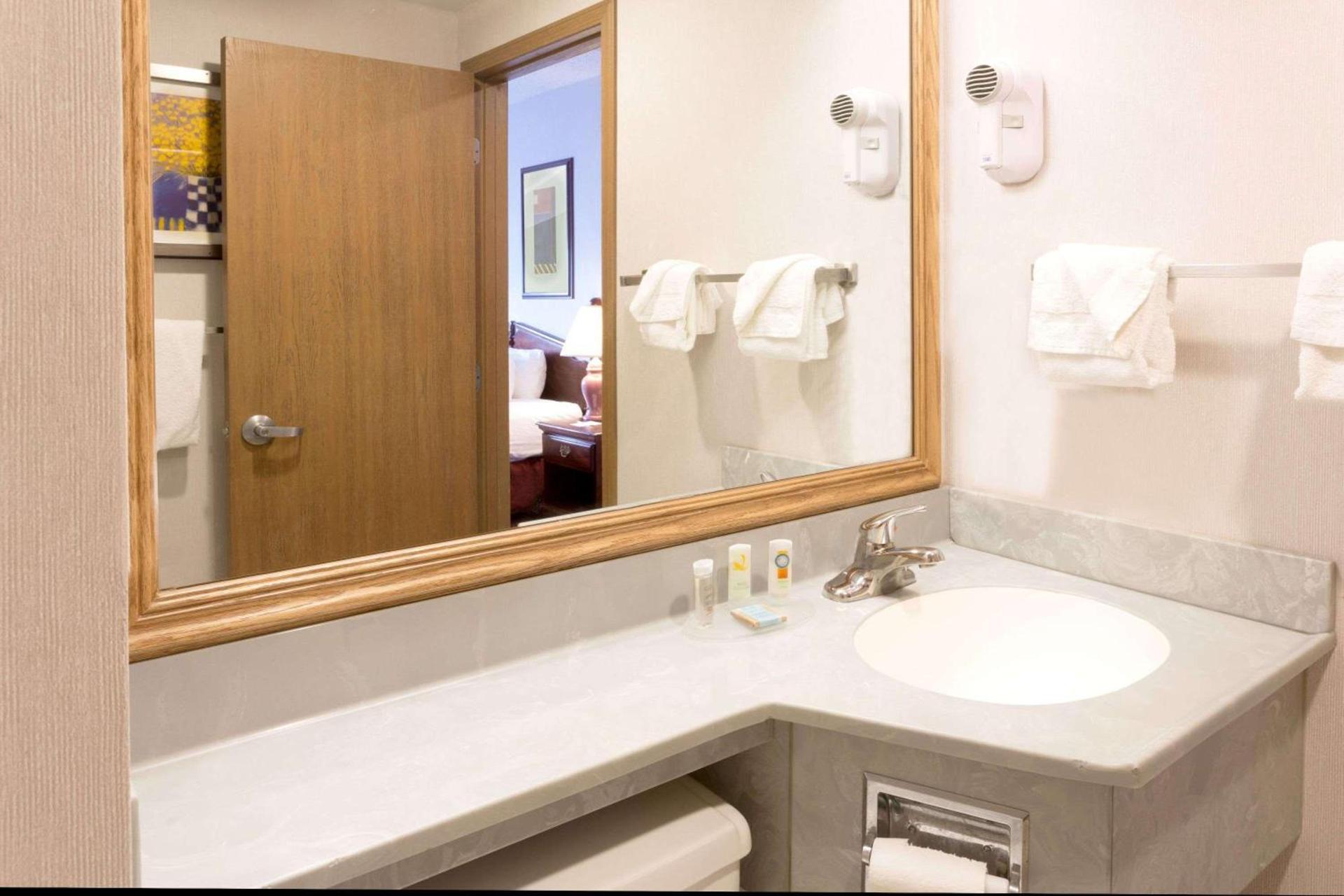Studio 6 Suites - Tiffin, OH photo 6