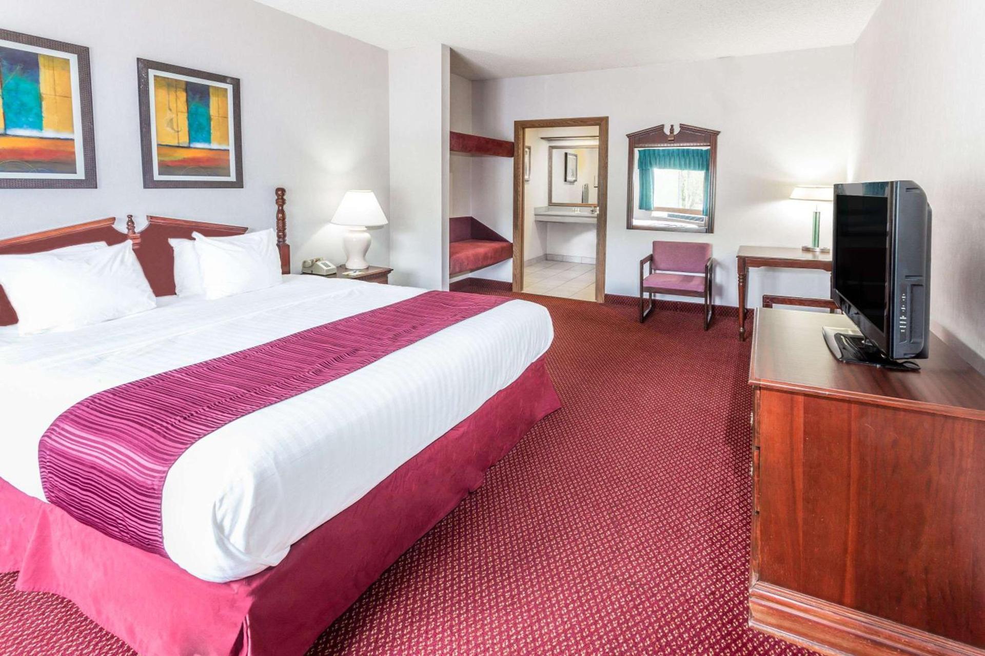 Studio 6 Suites - Tiffin, OH photo 10