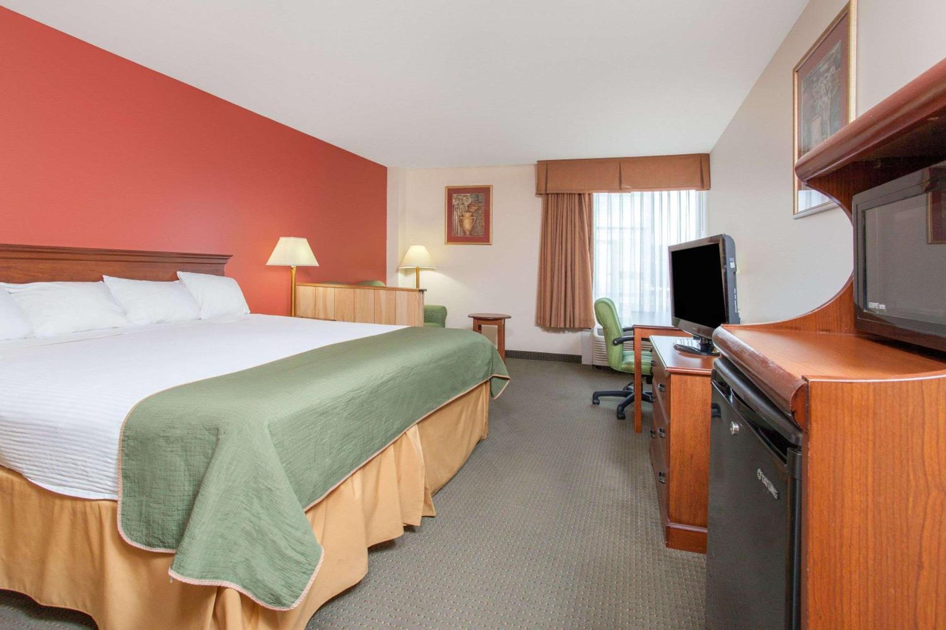 Days Inn & Suites by Wyndham Mt Pleasant photo 19