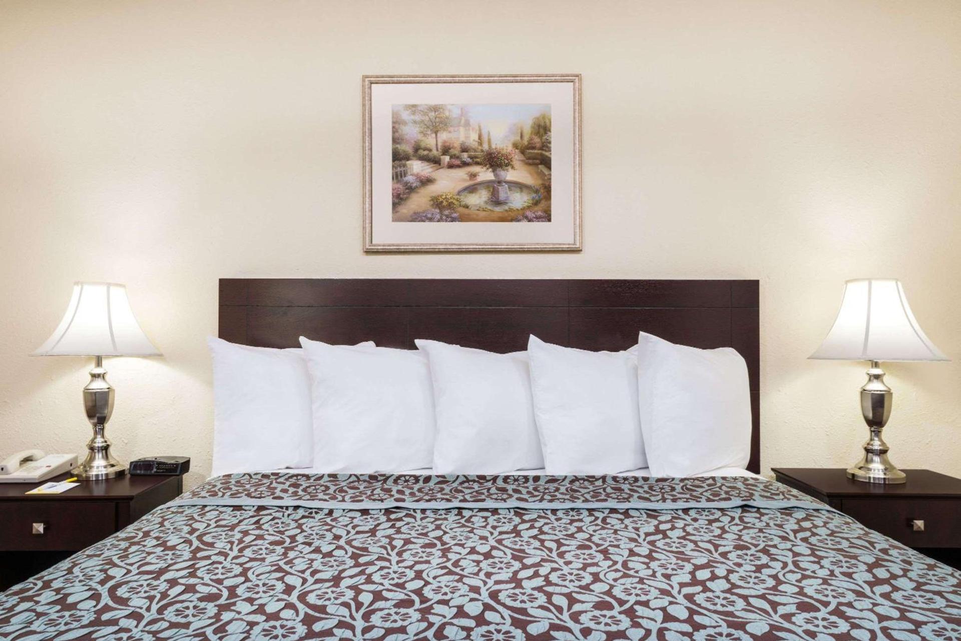 Days Inn by Wyndham Indianapolis Castleton photo 14