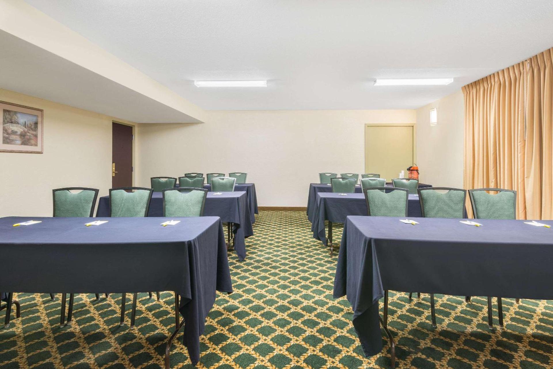 Days Inn by Wyndham Indianapolis Castleton photo 16