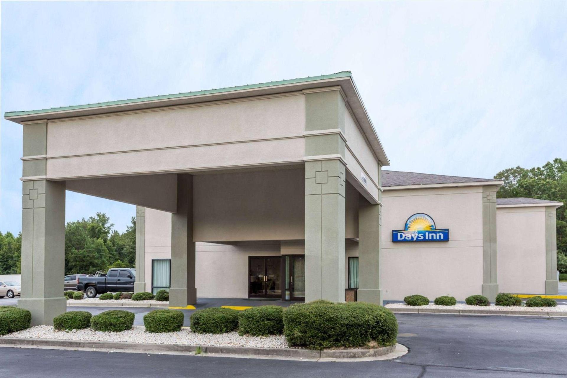 Days Inn by Wyndham Lugoff — hotel in Lugoff