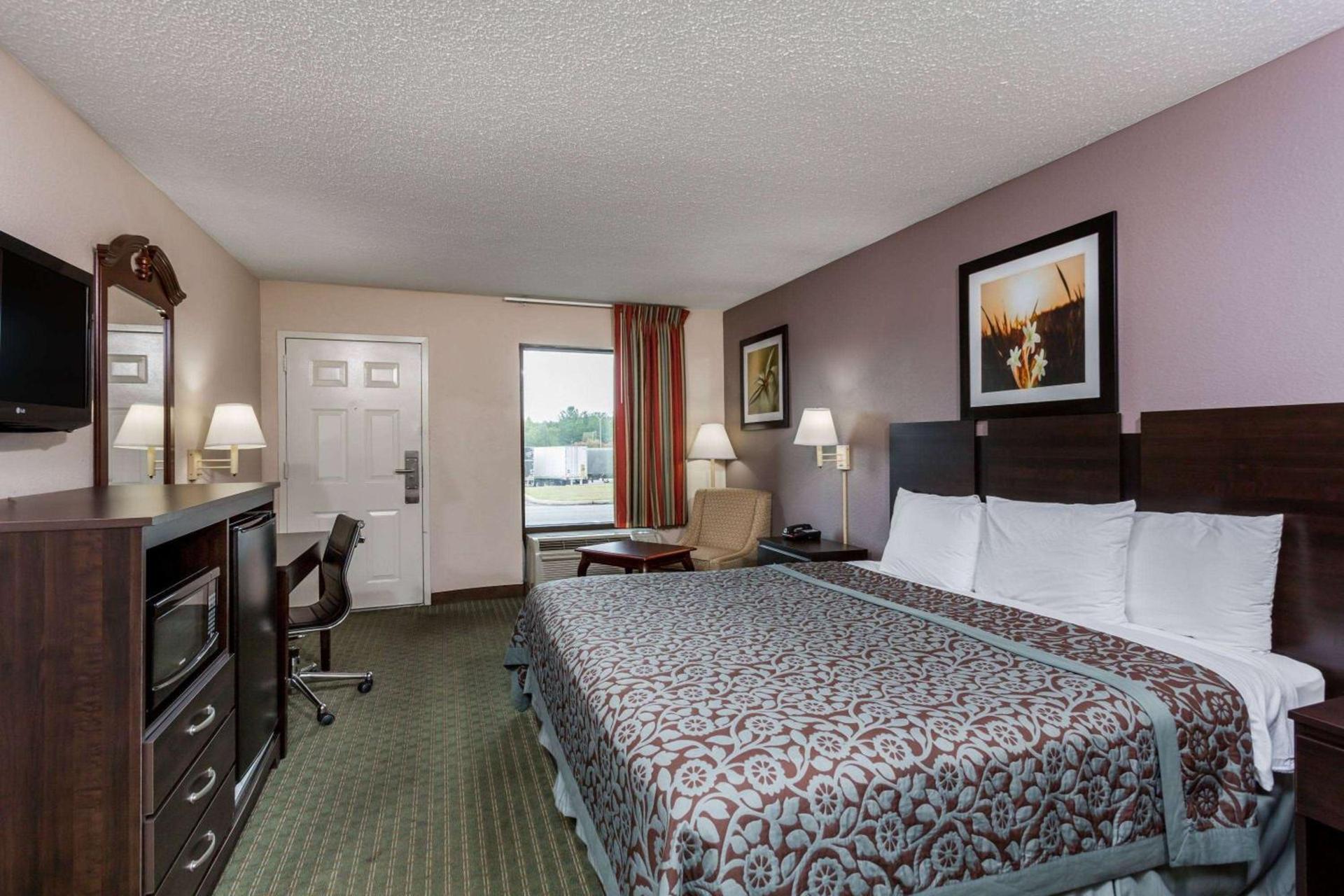 Days Inn by Wyndham Lugoff photo 7