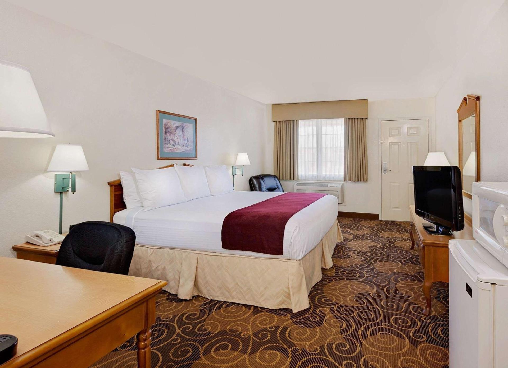 Days Inn by Wyndham San Angelo photo 30