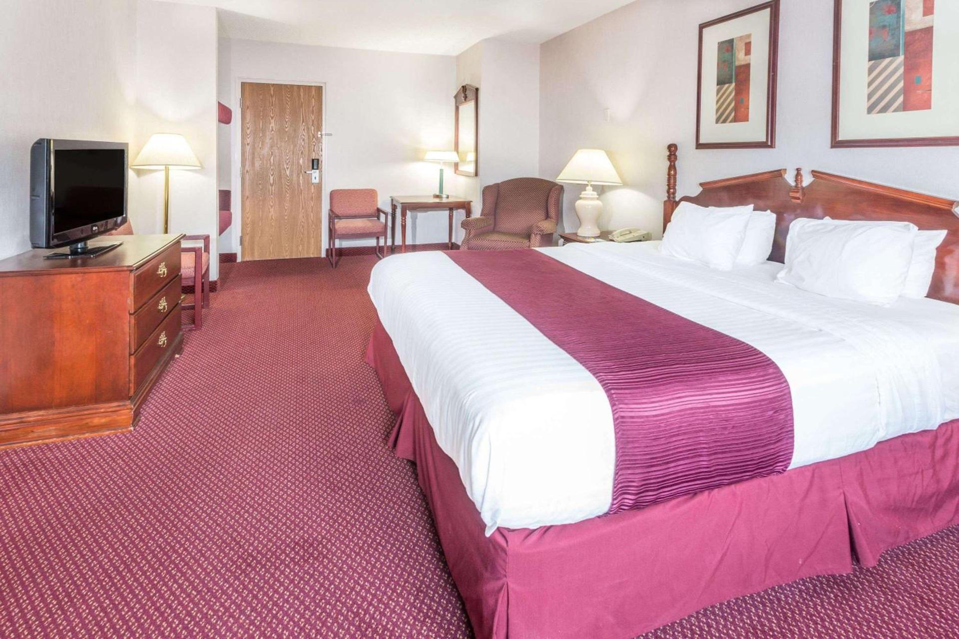 Studio 6 Suites - Tiffin, OH photo 11