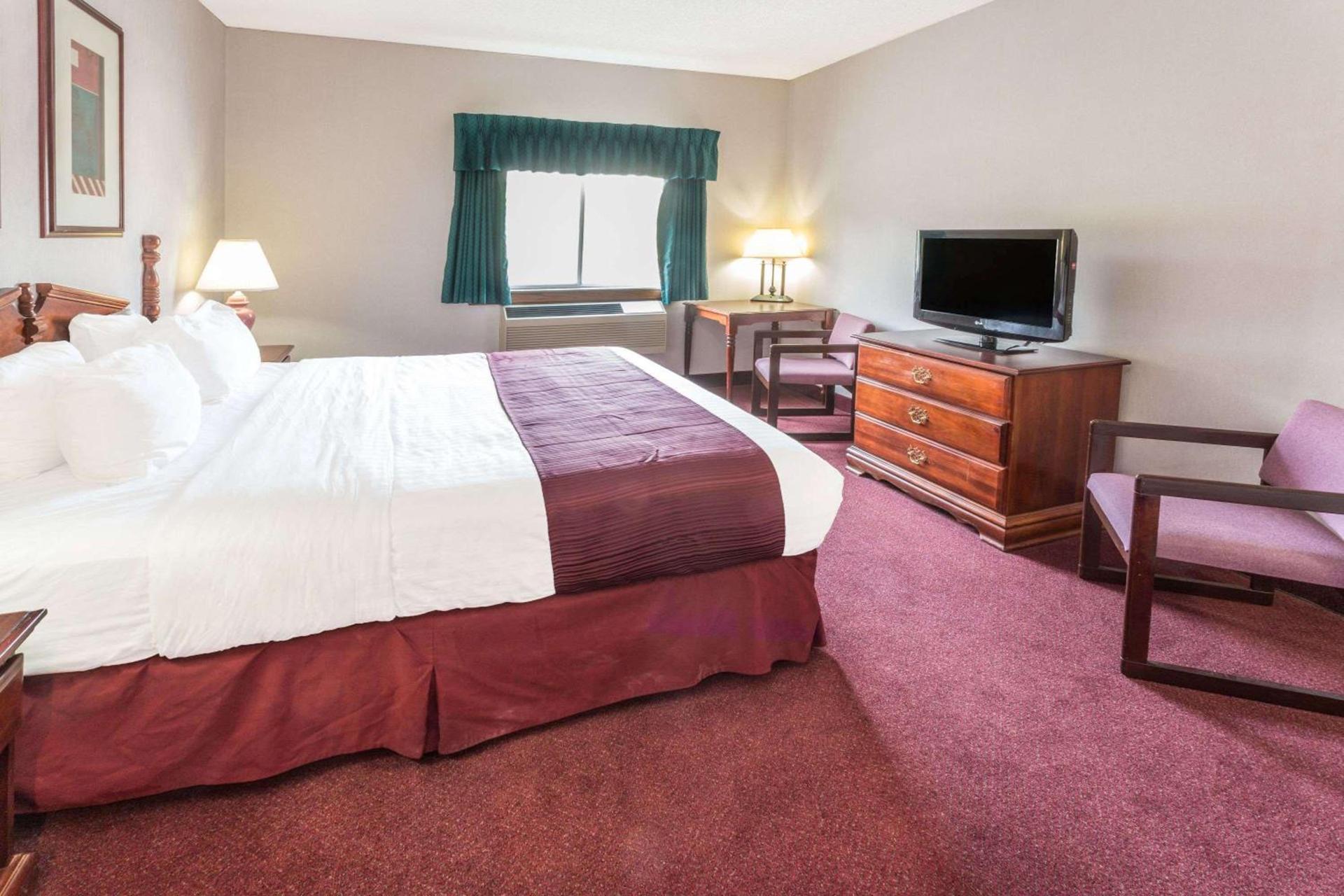 Studio 6 Suites - Tiffin, OH photo 7