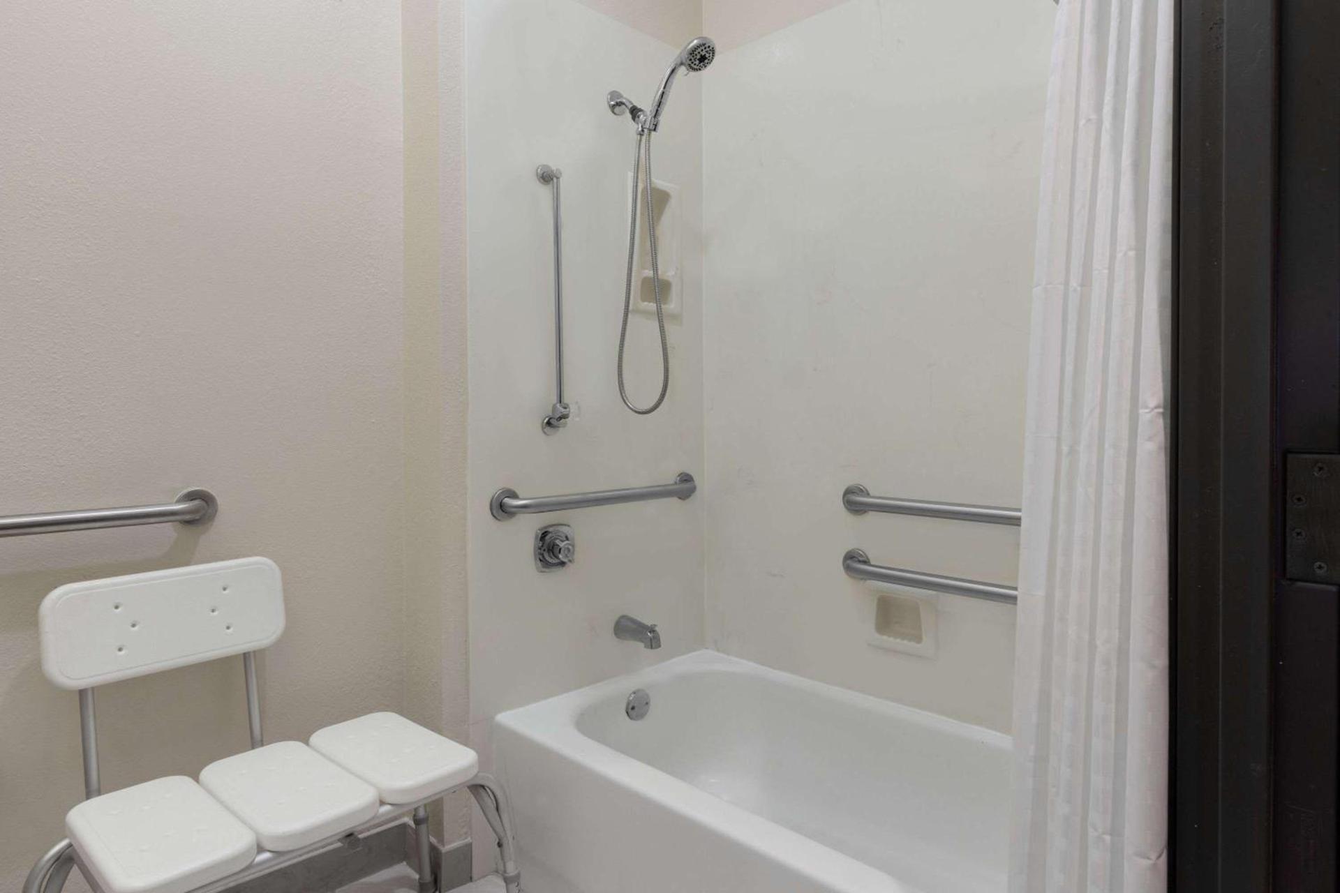 Holiday Inn Express & Suites Sulphur Springs by IHG photo 26