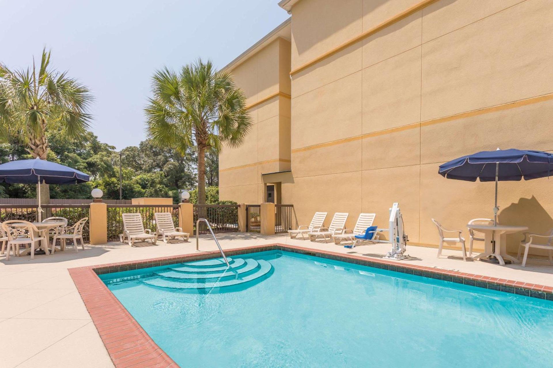 Days Inn by Wyndham Semmes Mobile photo 7