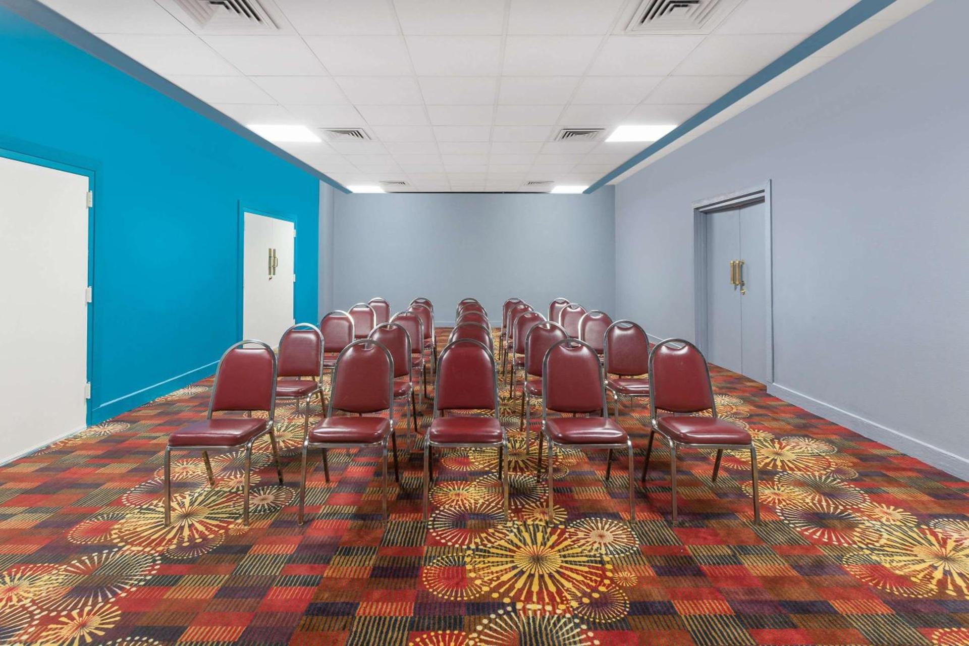 Days Inn by Wyndham Uvalde photo 13