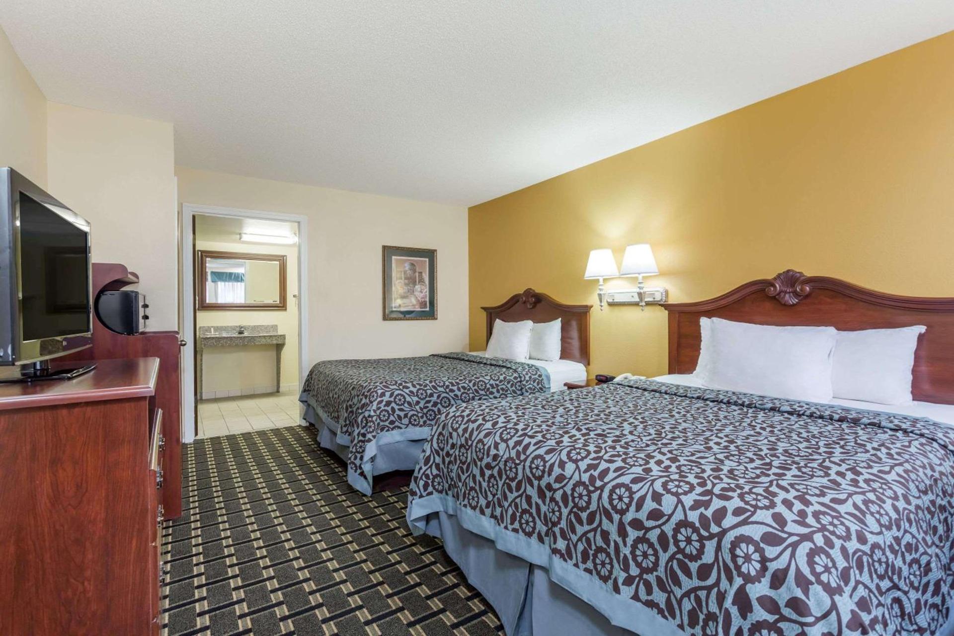 Days Inn & Suites by Wyndham Warner Robins Near Robins AFB photo 13