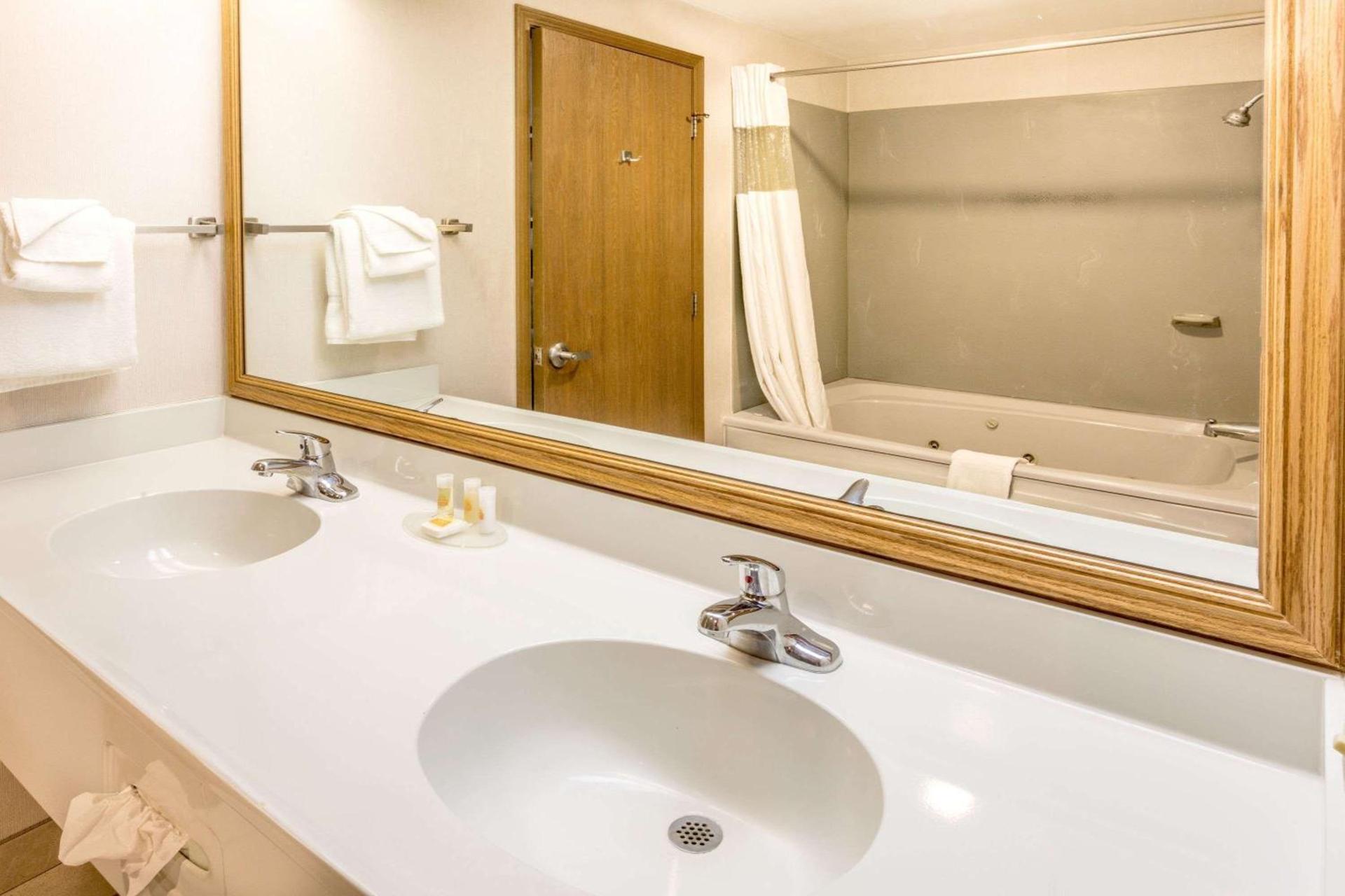 Studio 6 Suites - Tiffin, OH photo 5